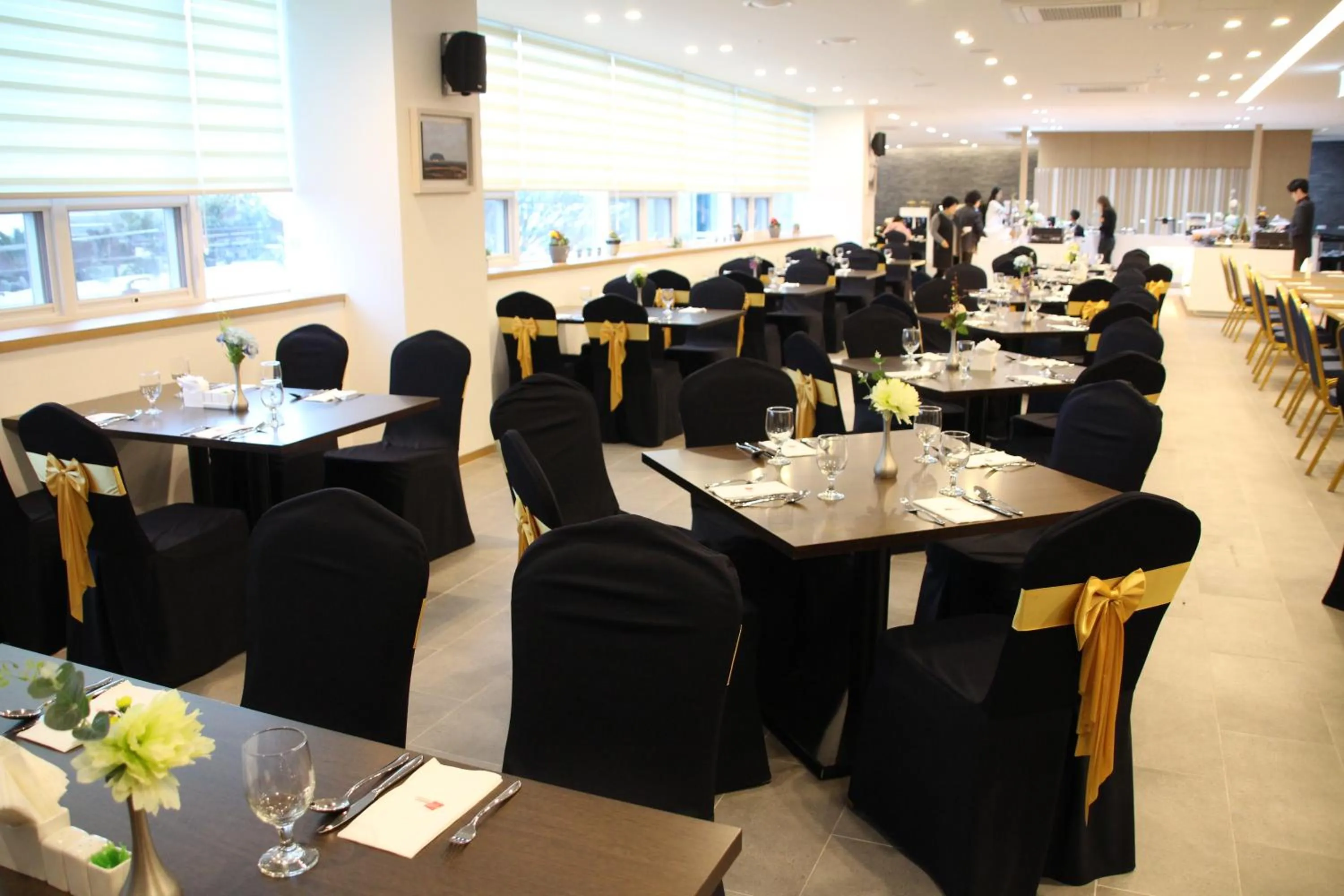 Restaurant/places to eat in Co-op City Hotel Seongsan
