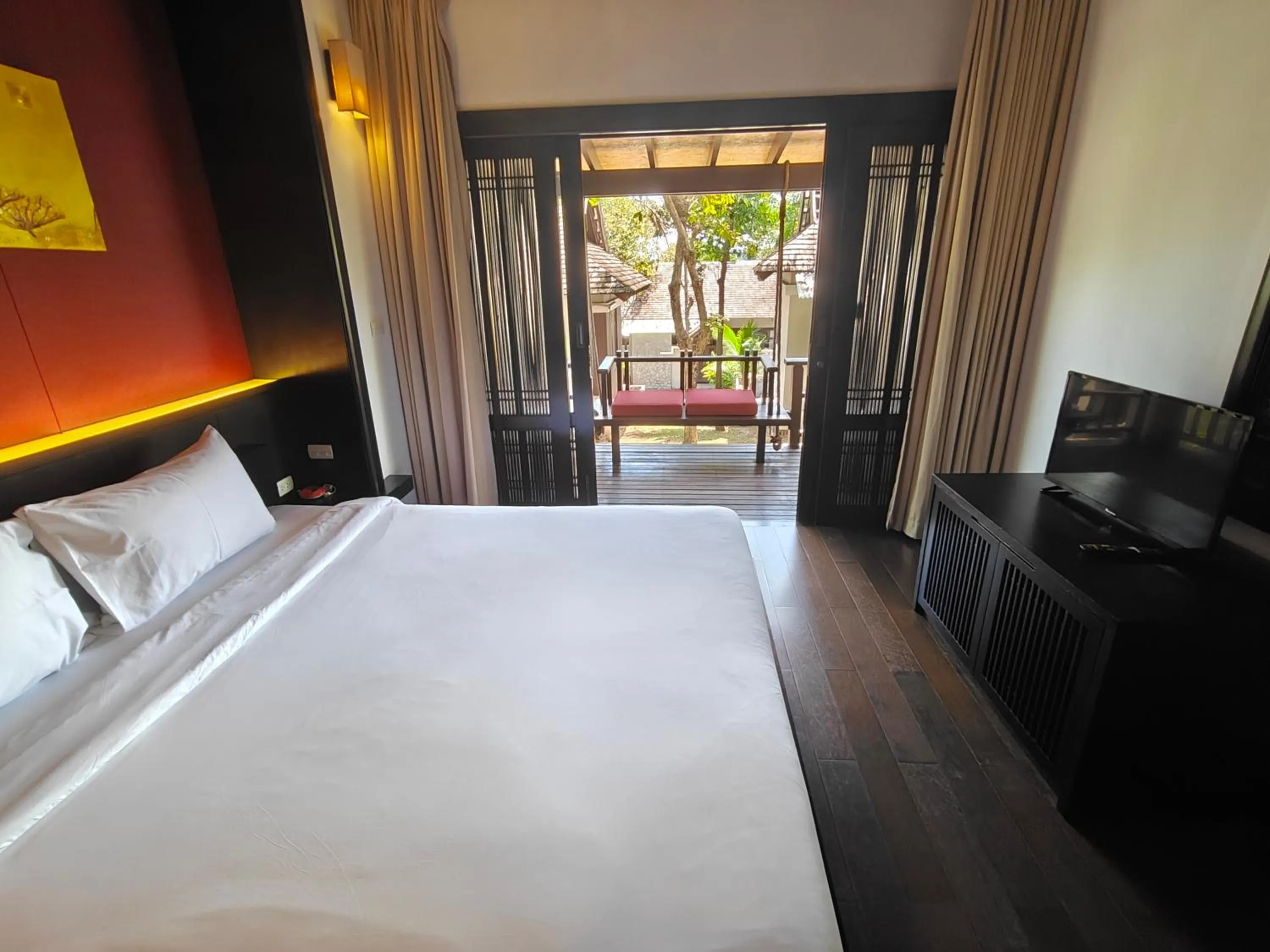 Bed in Bhundhari Resort & Villas Samui