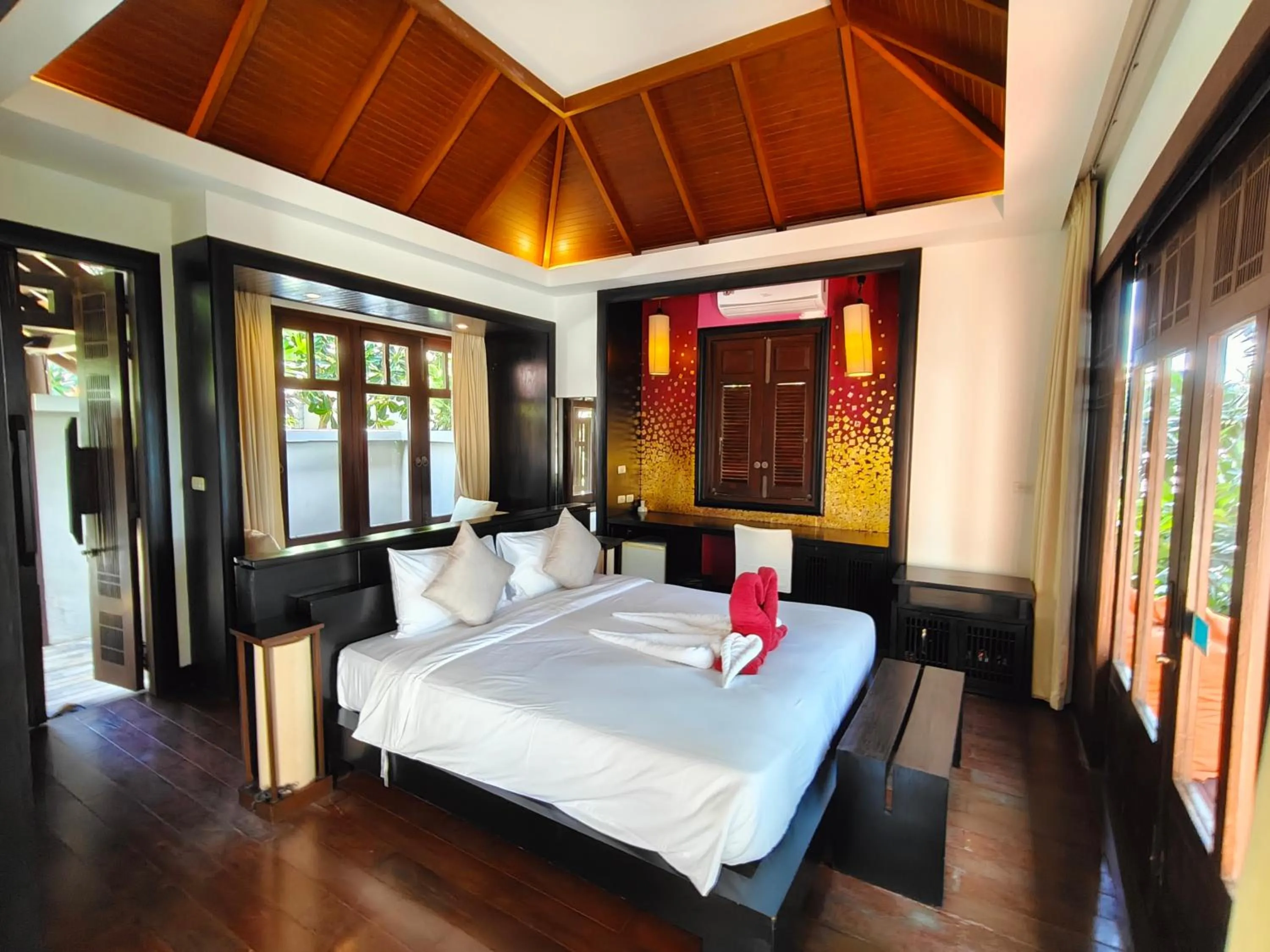 Bed in Bhundhari Resort & Villas Samui