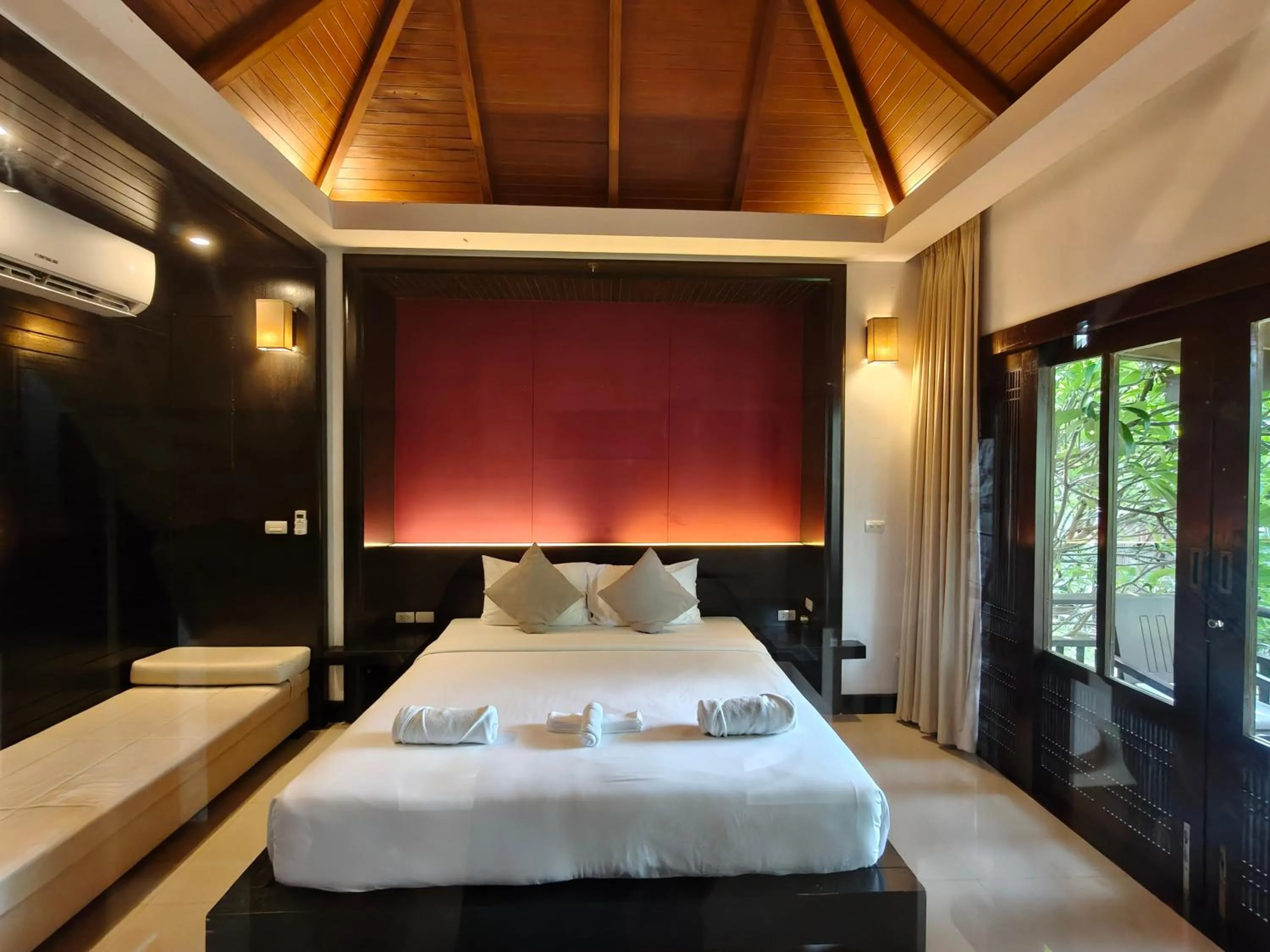 Bed in Bhundhari Resort & Villas Samui