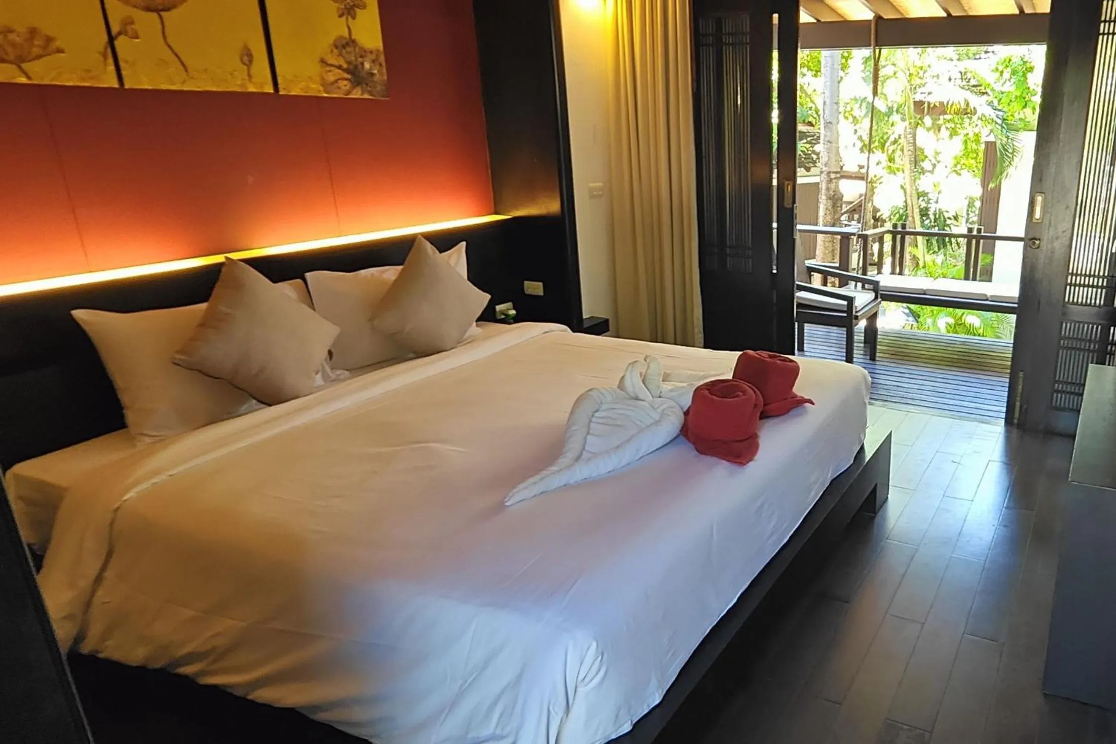 Bed in Bhundhari Resort & Villas Samui