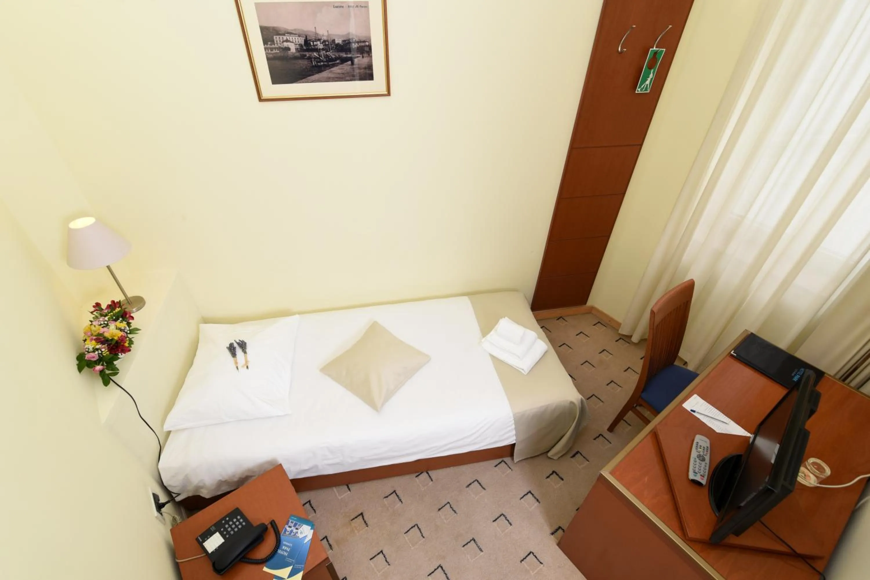 Photo of the whole room, Bed in Hotel Park