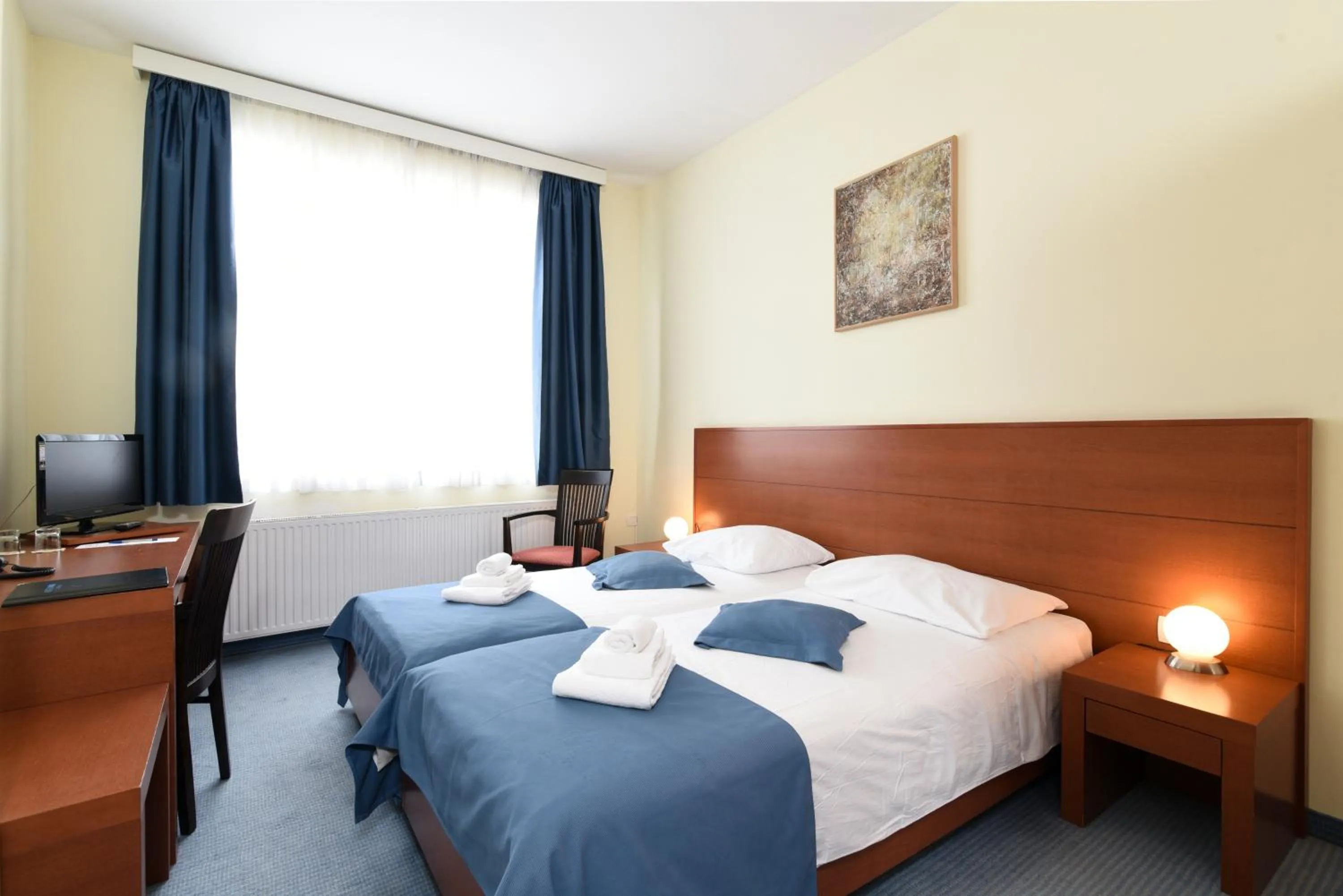 Photo of the whole room, Bed in Hotel Park