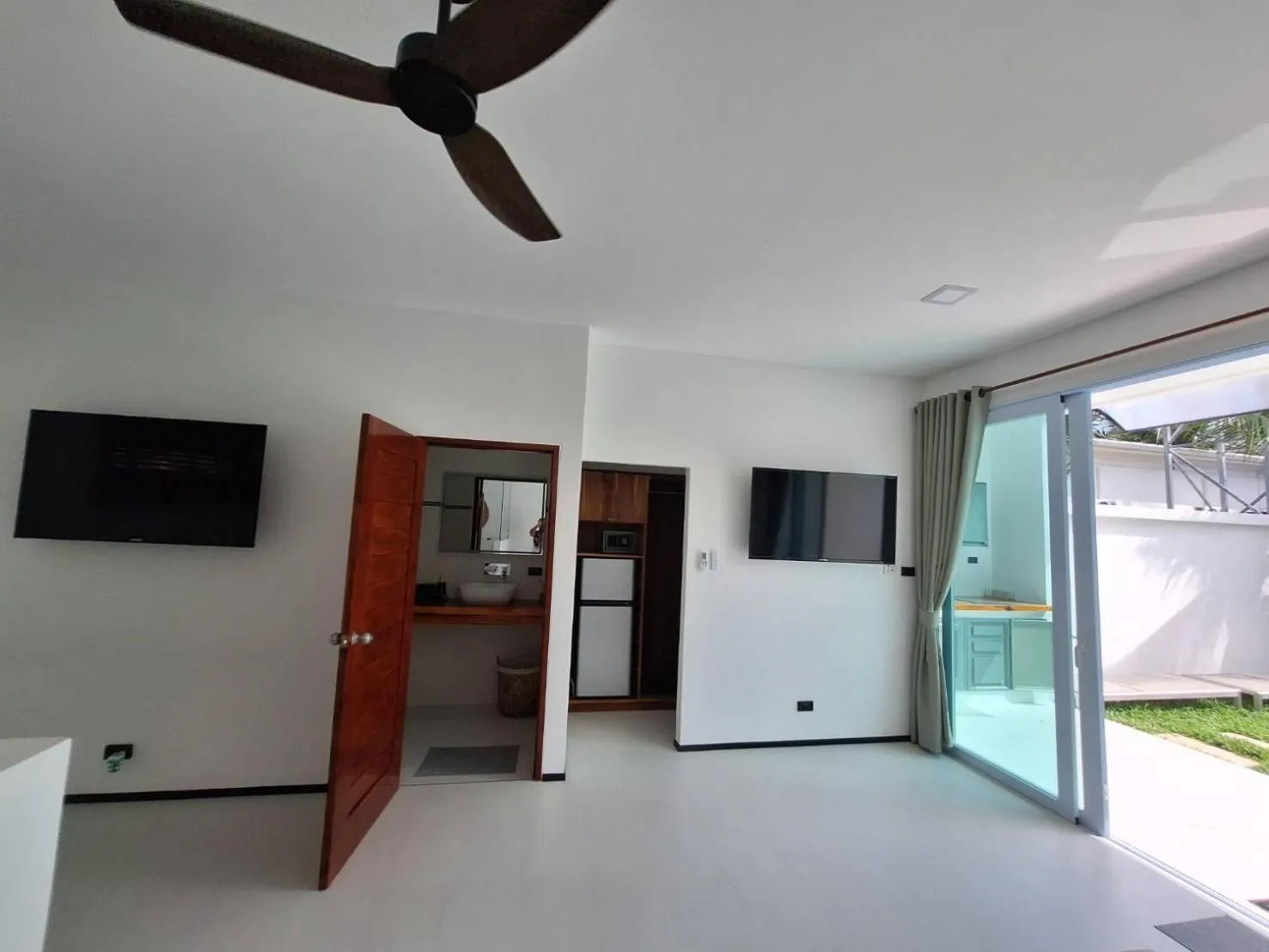 Lotus Bleu Resort & Restaurant