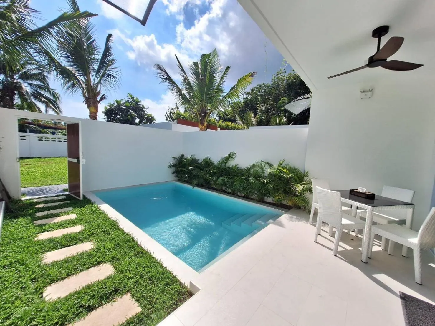 Garden in Lotus Bleu Resort & Restaurant