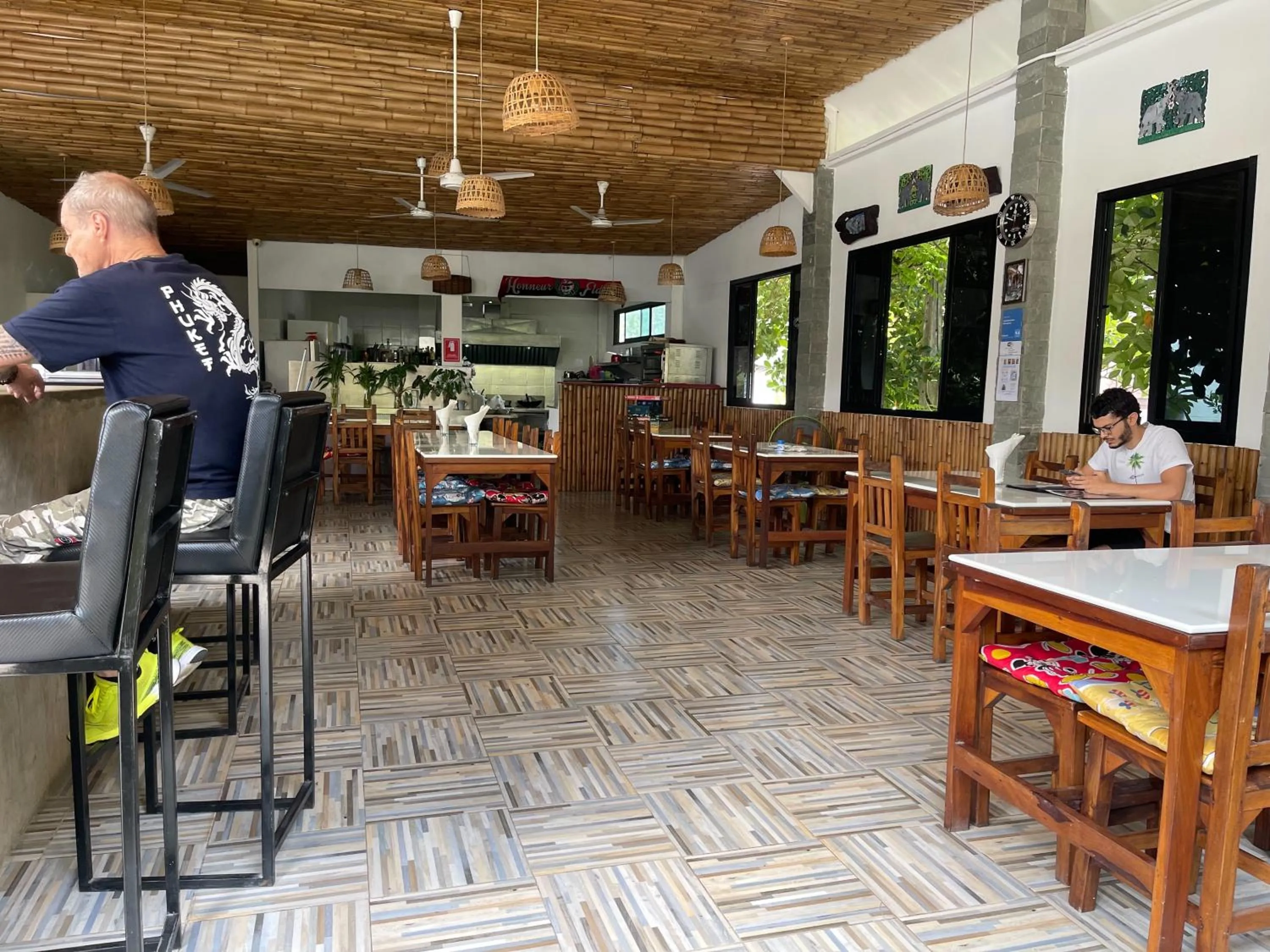 Restaurant/places to eat in Lotus Bleu Resort & Restaurant