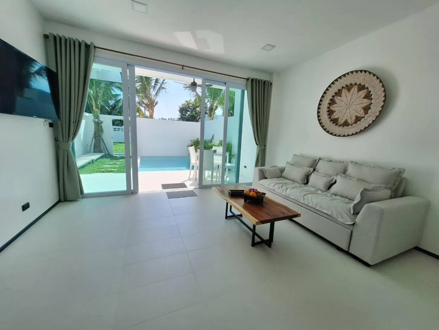 Communal lounge/ TV room in Lotus Bleu Resort & Restaurant