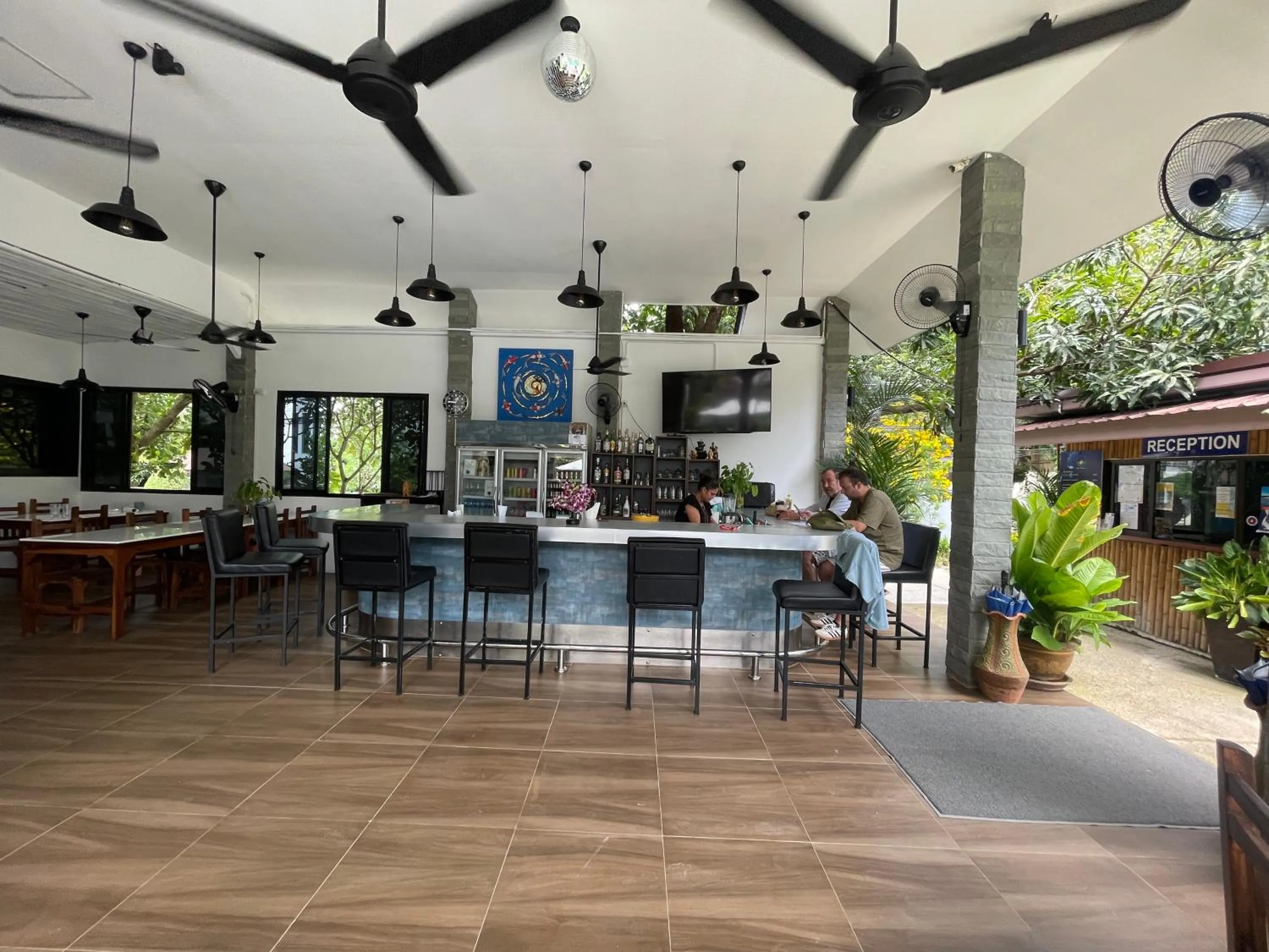 Restaurant/places to eat in Lotus Bleu Resort & Restaurant