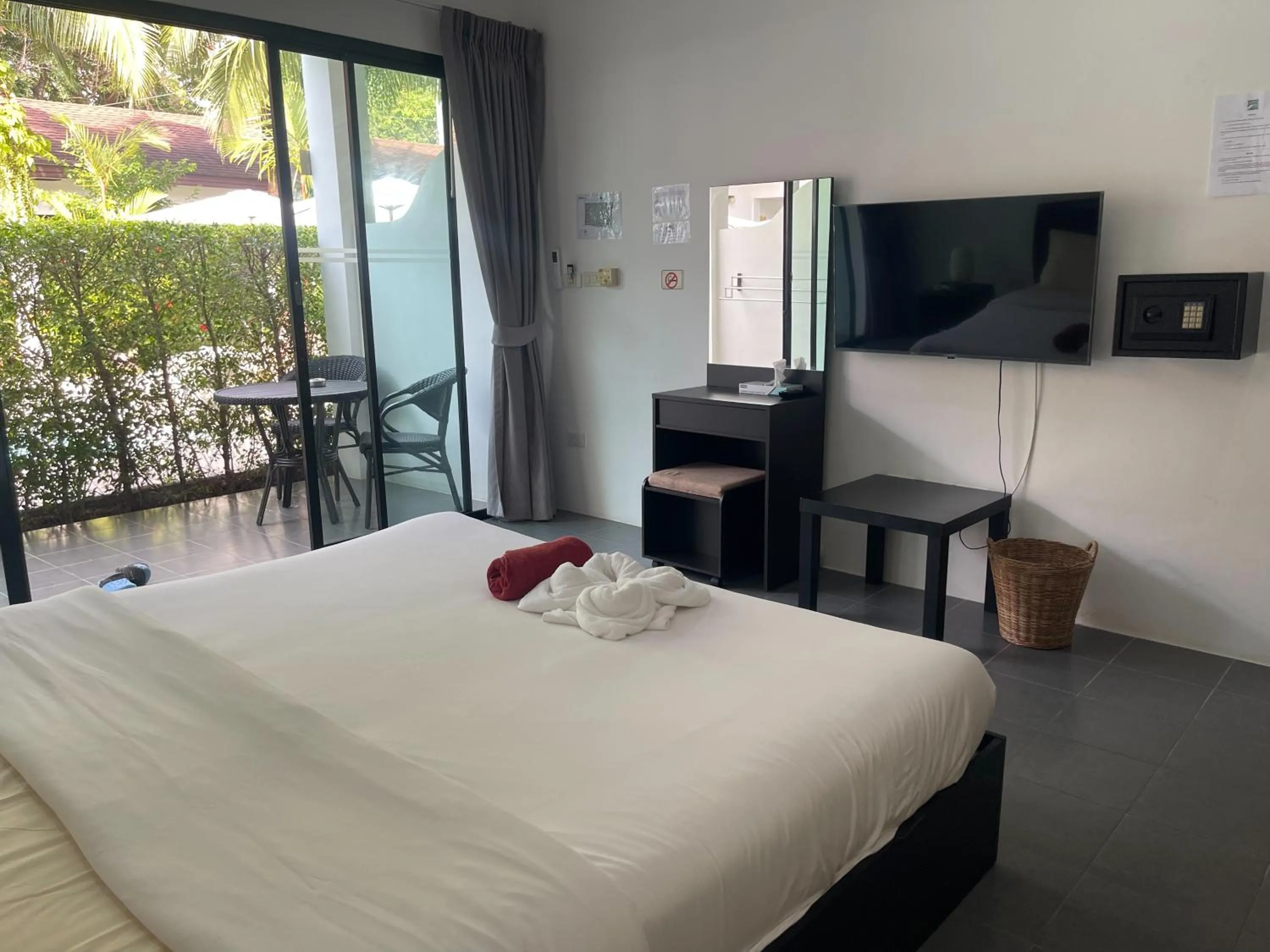 TV and multimedia, Bed in Lotus Bleu Resort & Restaurant