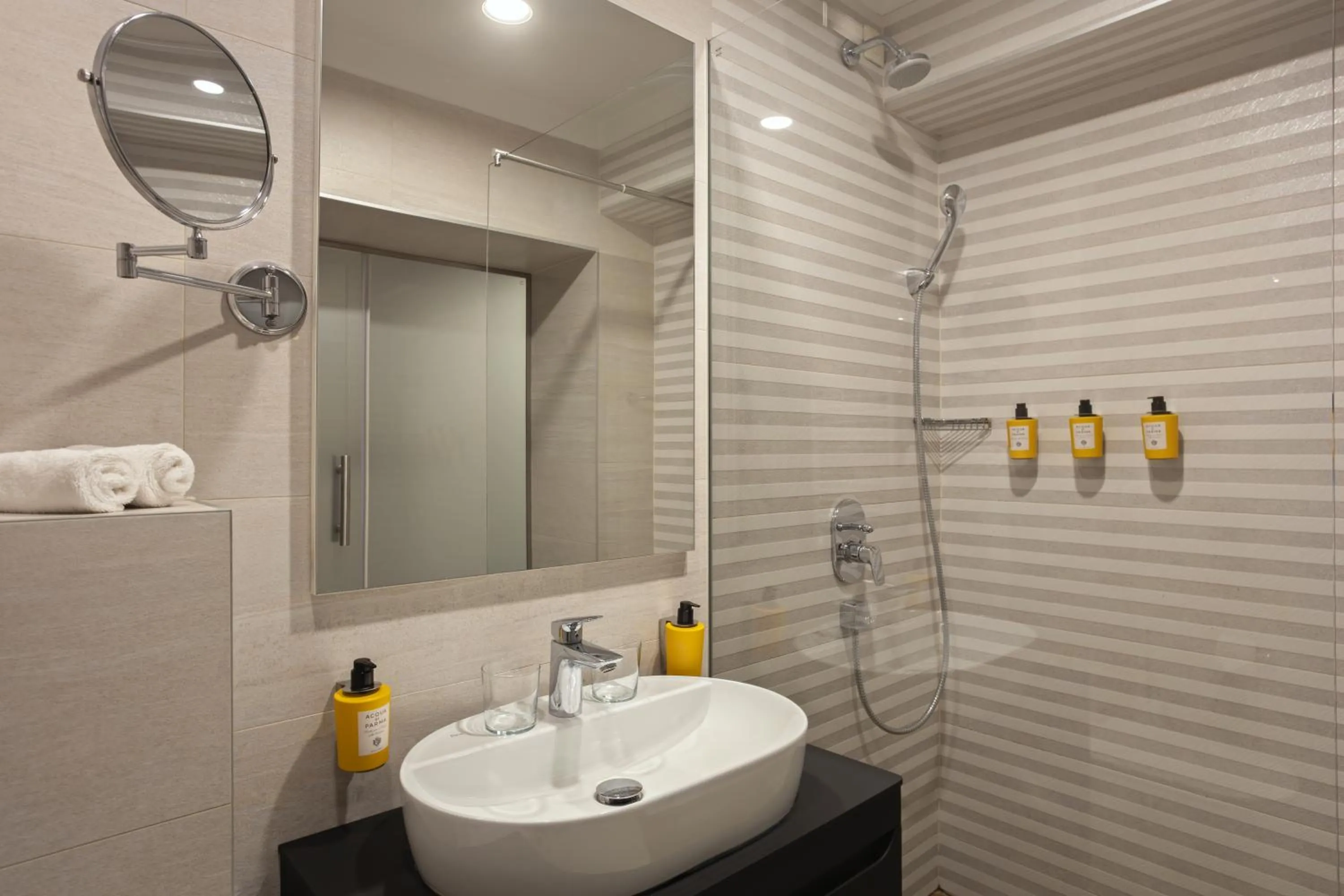 Shower in Apeiro City Avant-garde Hotel