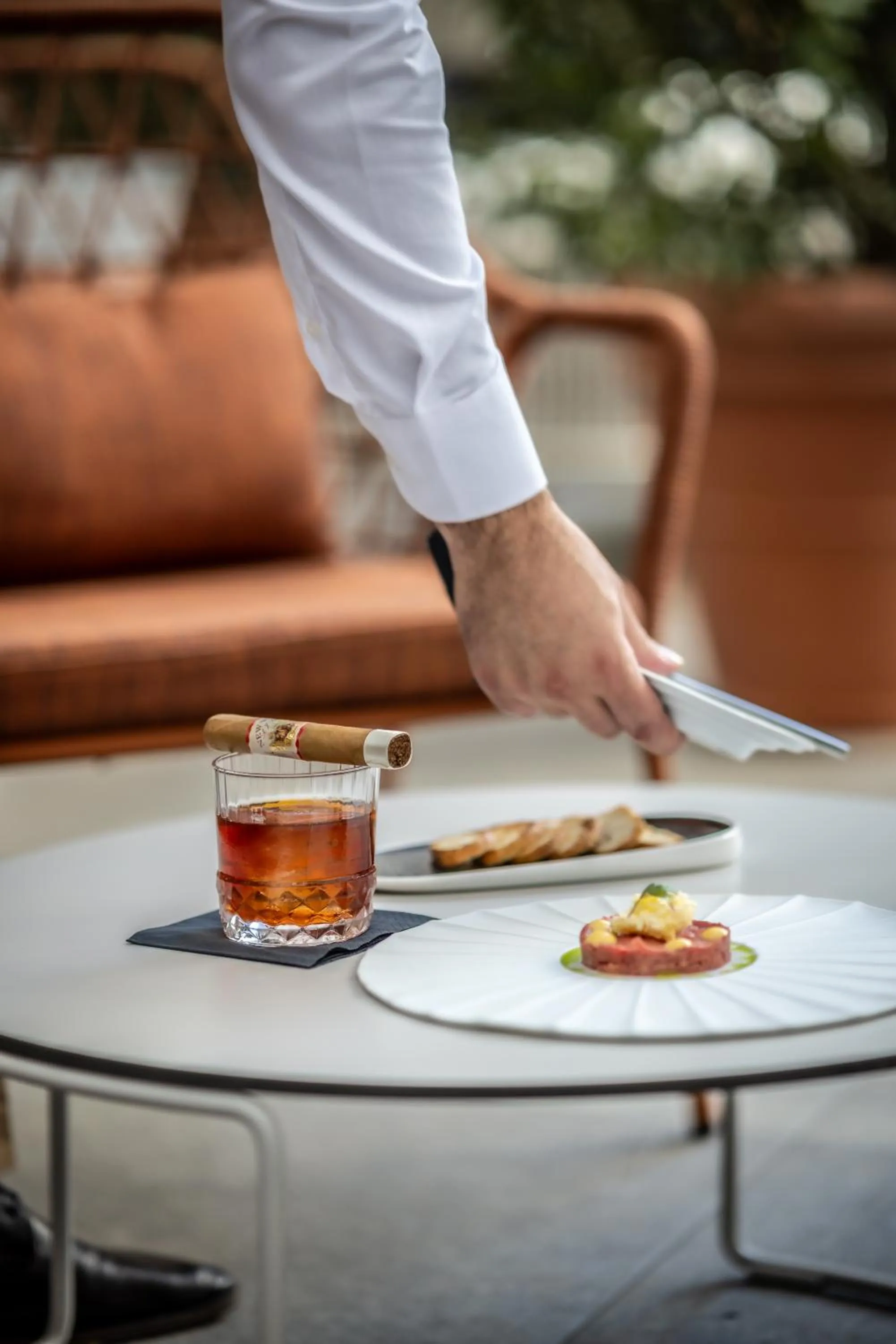 Food and drinks in Apeiro City Avant-garde Hotel