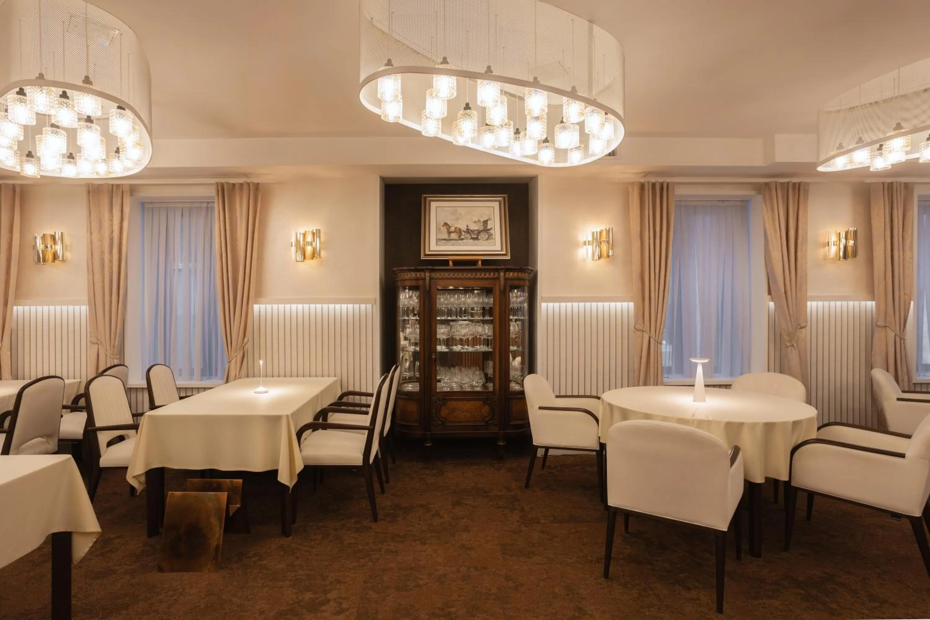 Restaurant/places to eat in Apeiro City Avant-garde Hotel