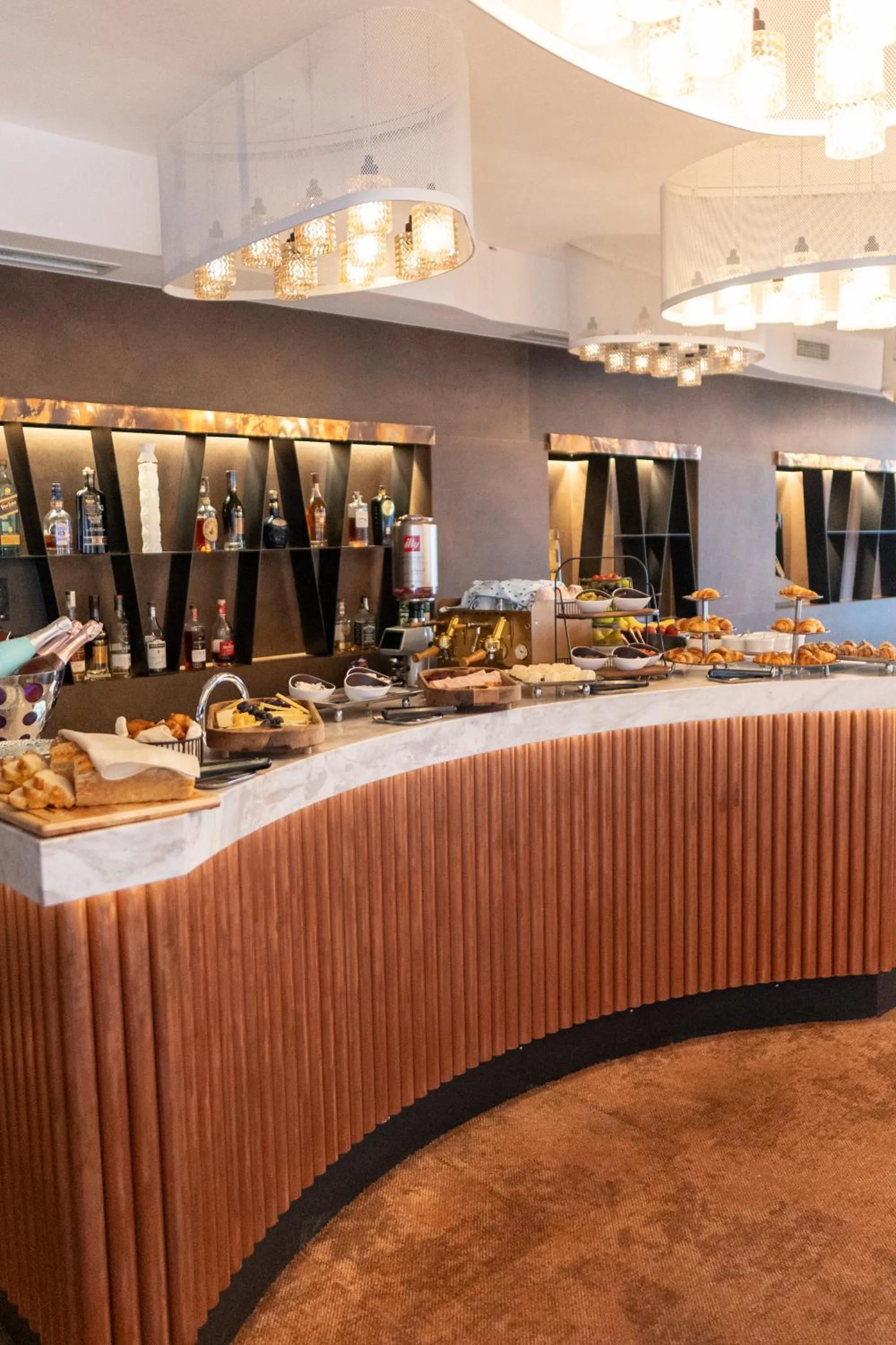 Food and drinks in Apeiro City Avant-garde Hotel