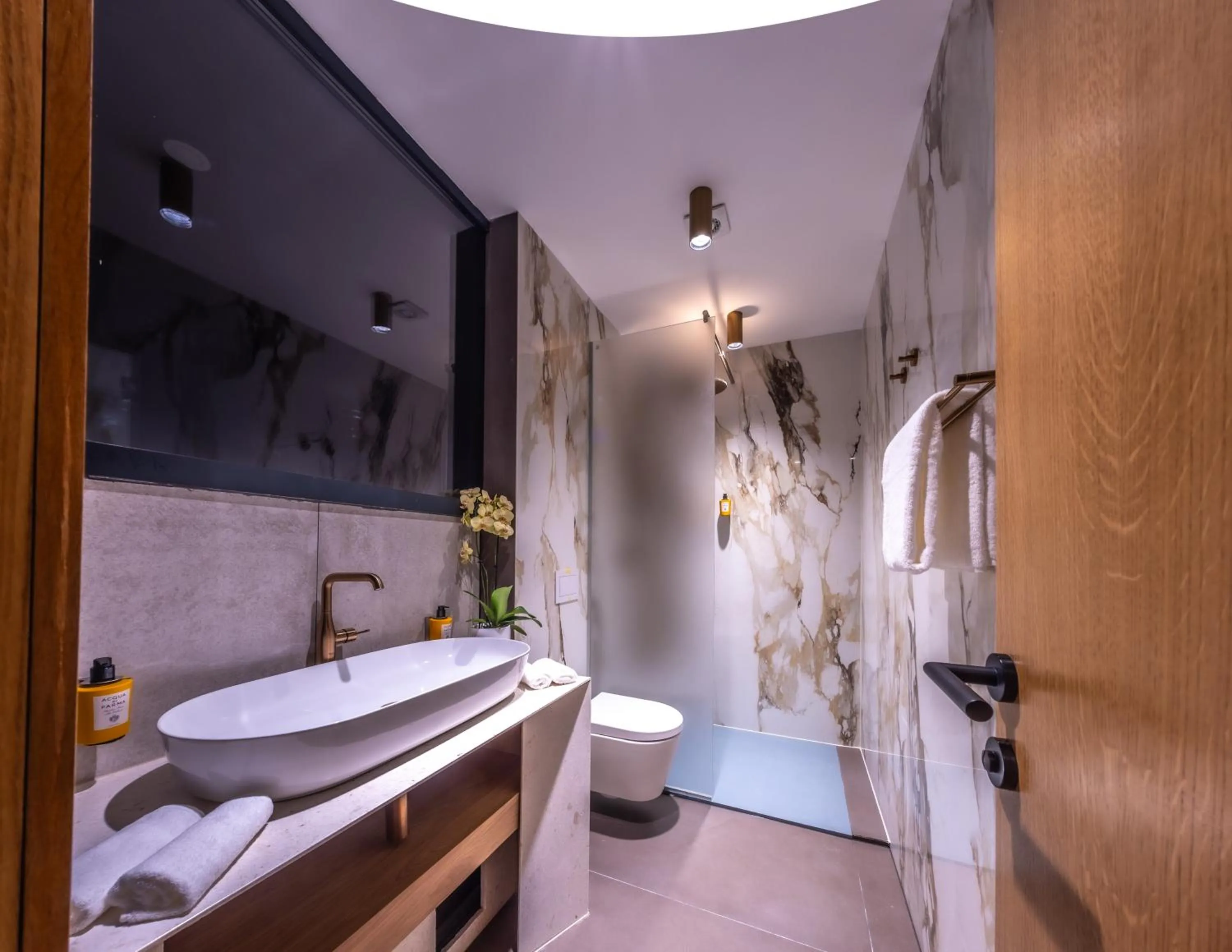 Shower in Apeiro City Avant-garde Hotel