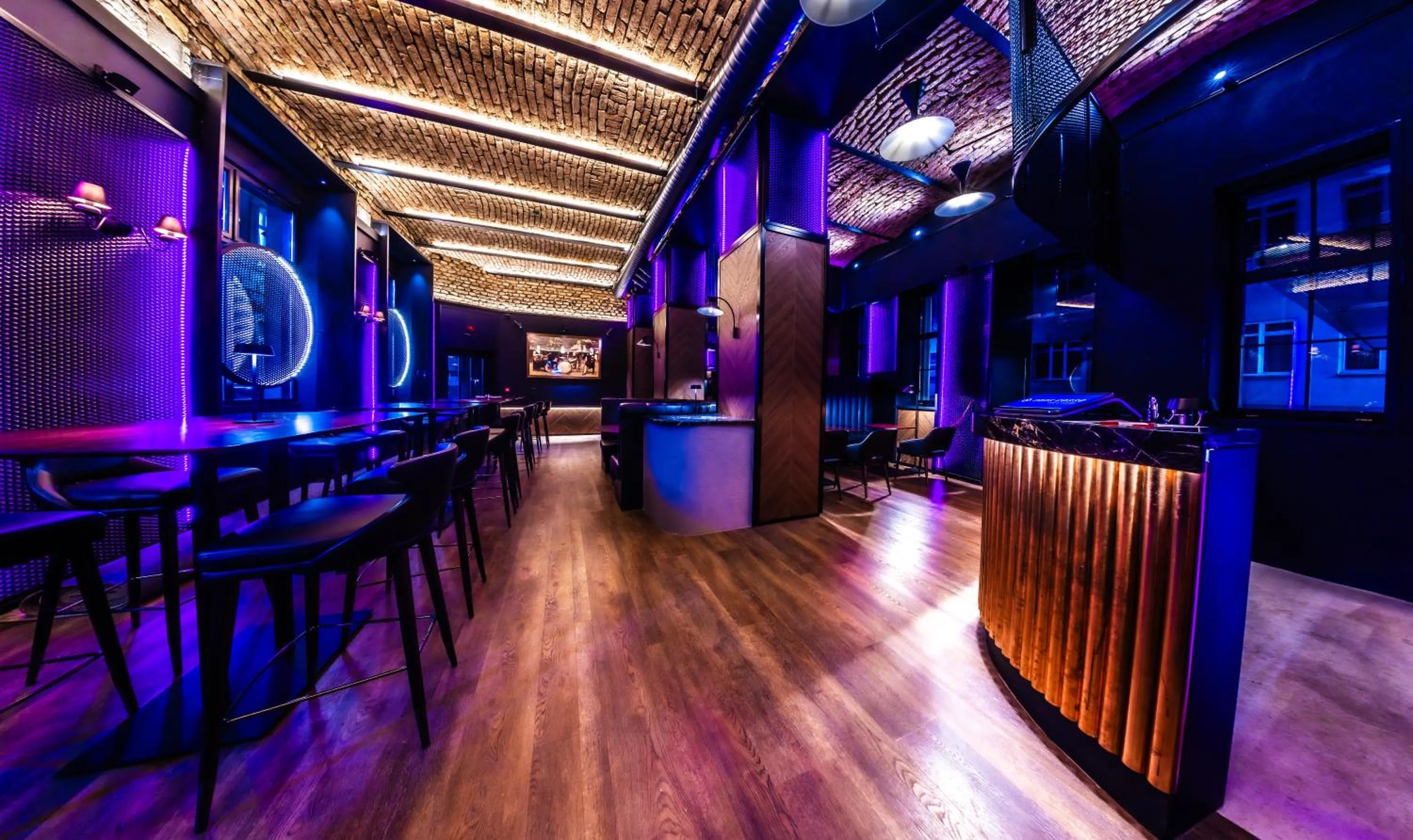 Restaurant/places to eat in Apeiro City Avant-garde Hotel