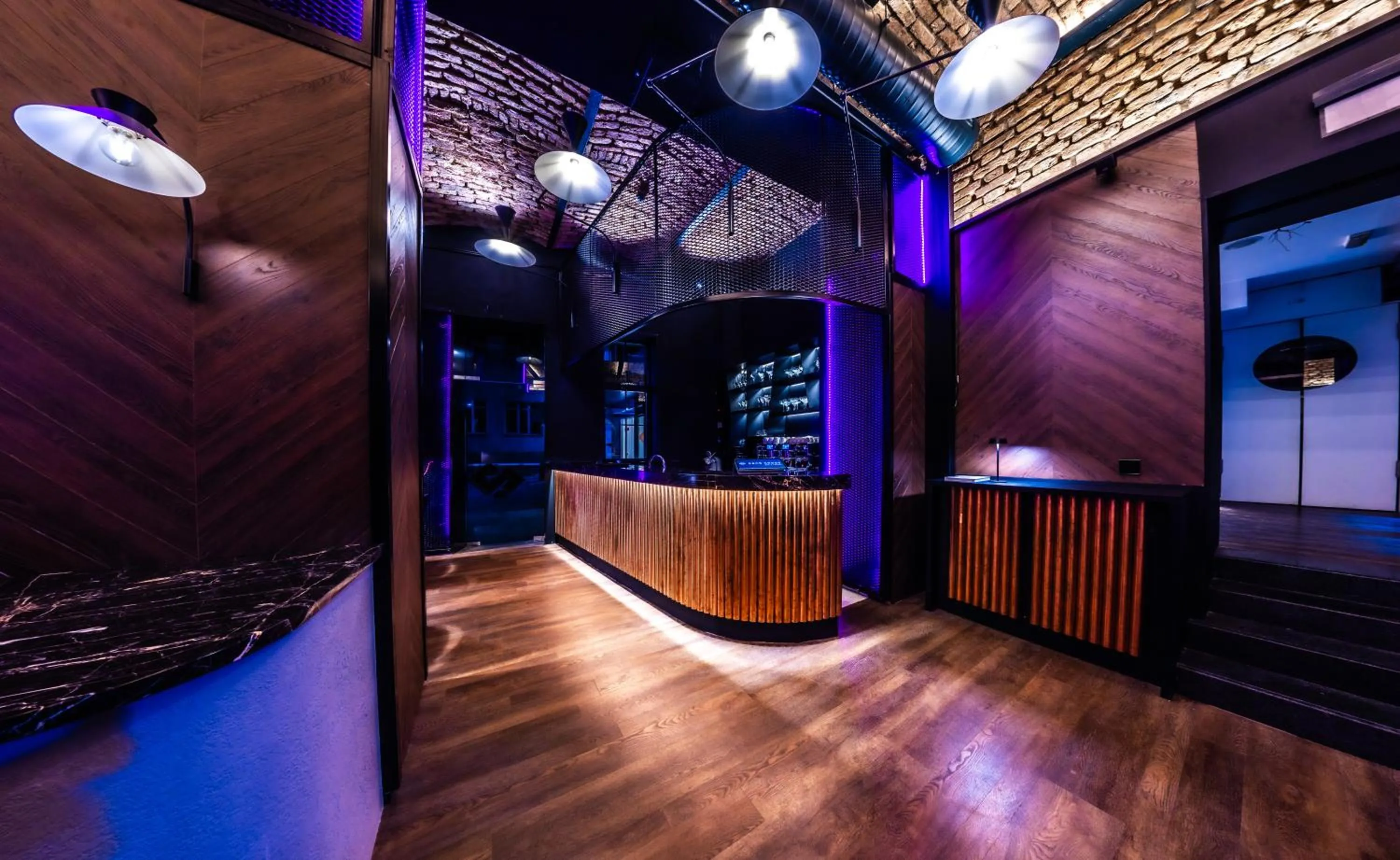 Restaurant/places to eat in Apeiro City Avant-garde Hotel