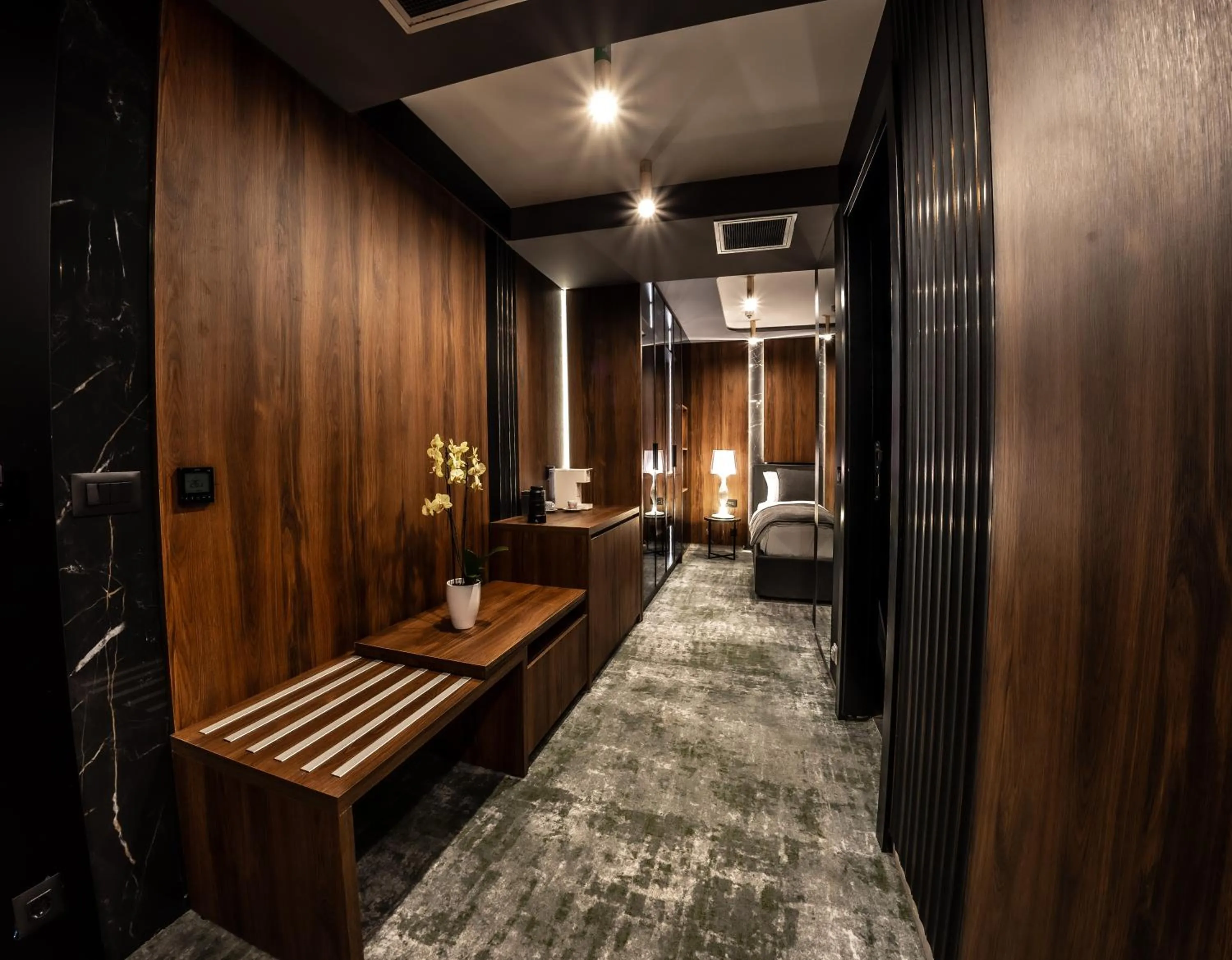 wardrobe in Apeiro City Avant-garde Hotel