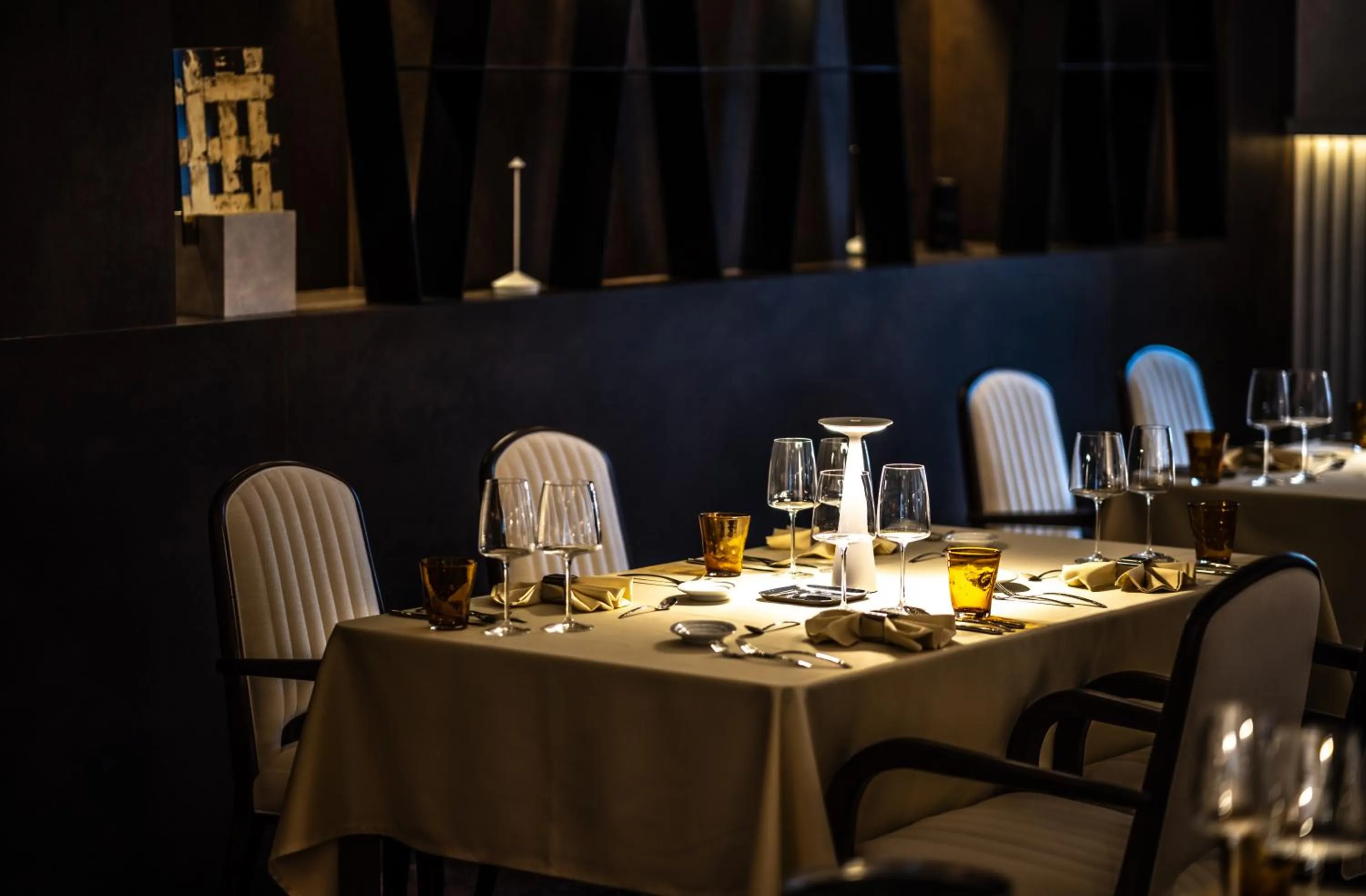 Restaurant/places to eat in Apeiro City Avant-garde Hotel