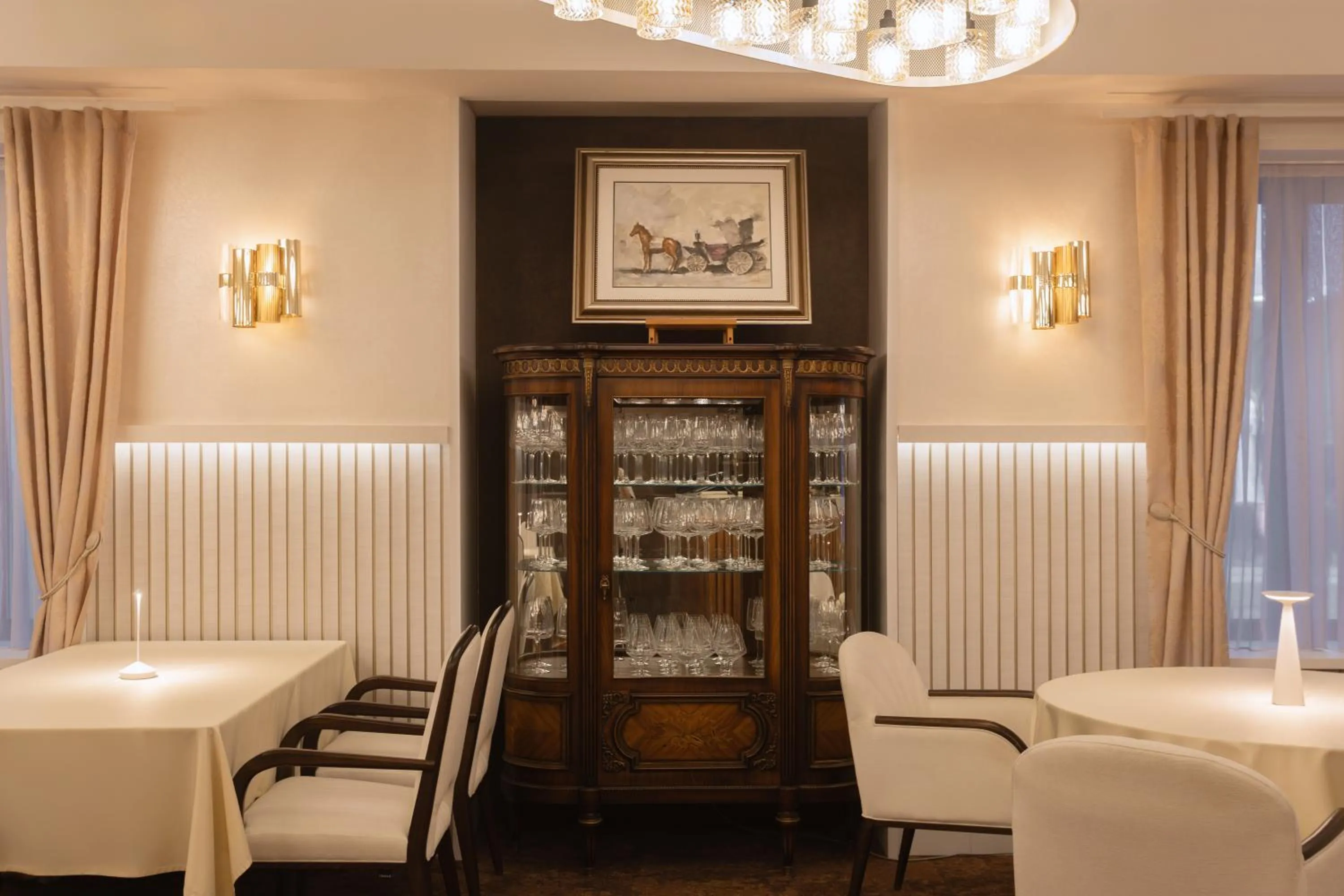 Restaurant/places to eat in Apeiro City Avant-garde Hotel