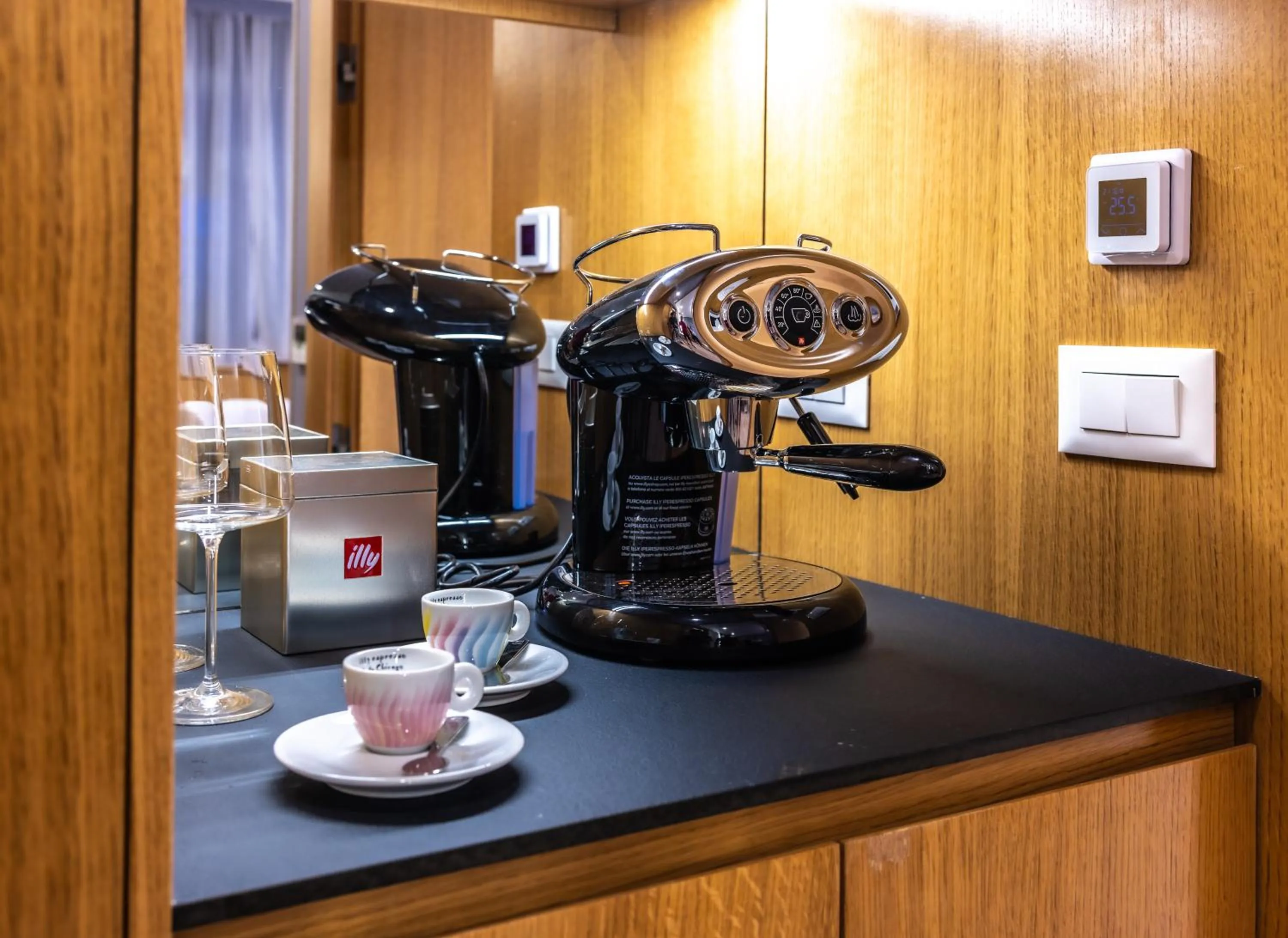 Coffee/tea facilities in Apeiro City Avant-garde Hotel