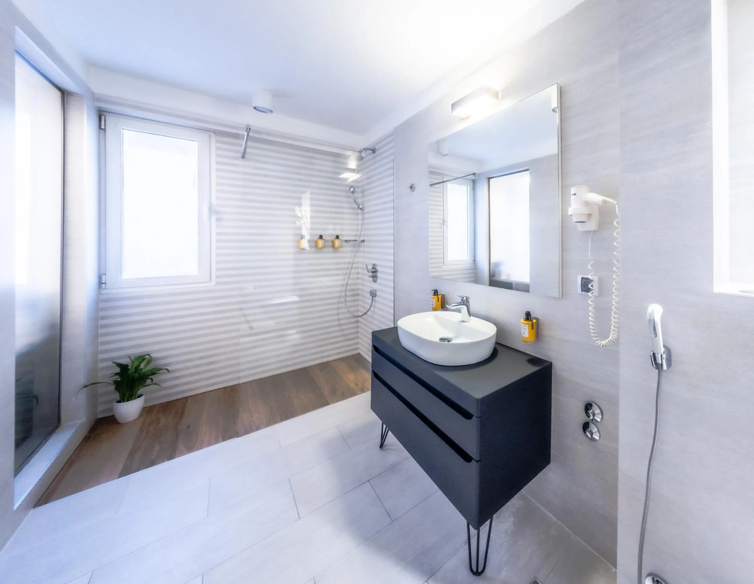 Shower in Apeiro City Avant-garde Hotel