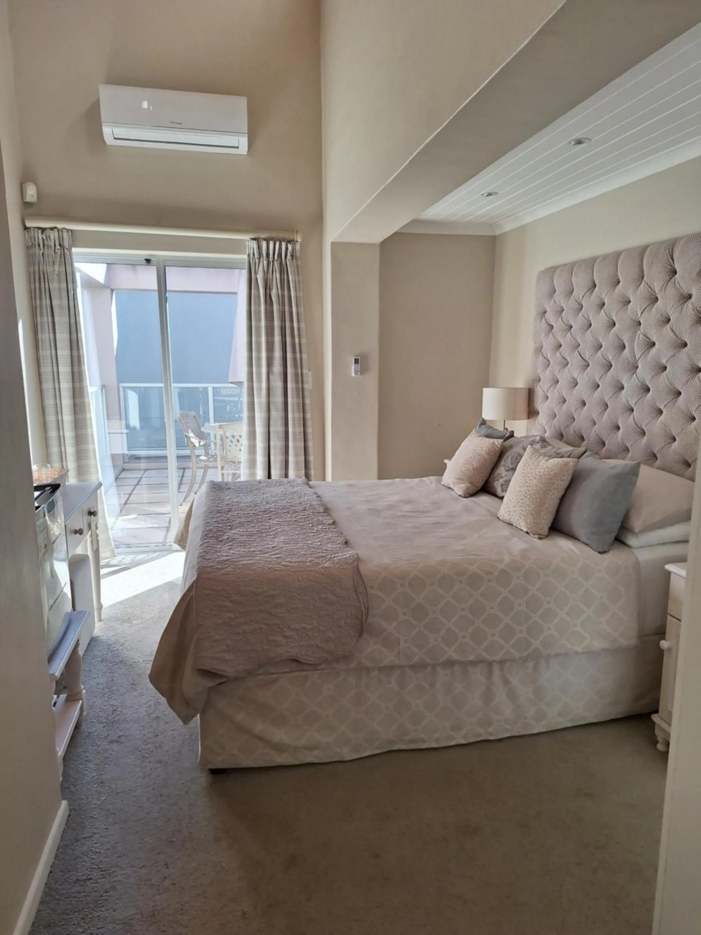 Bed in Russells on the Port