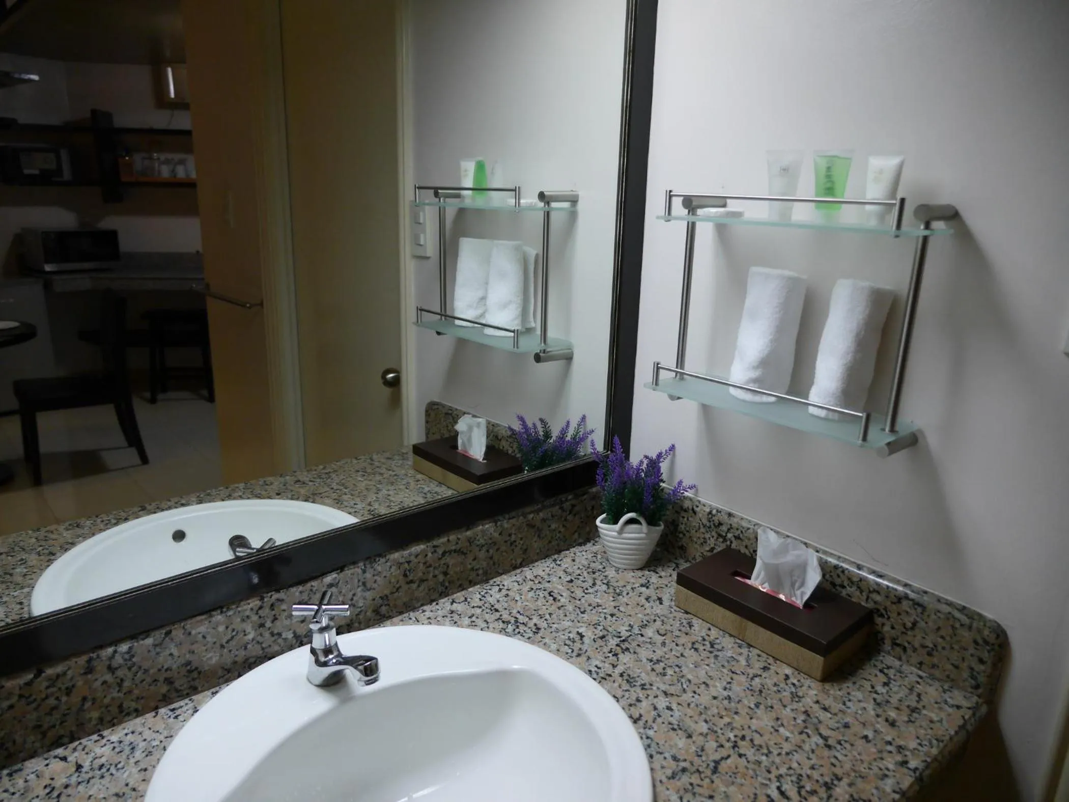 Toilet in New Manila Suites