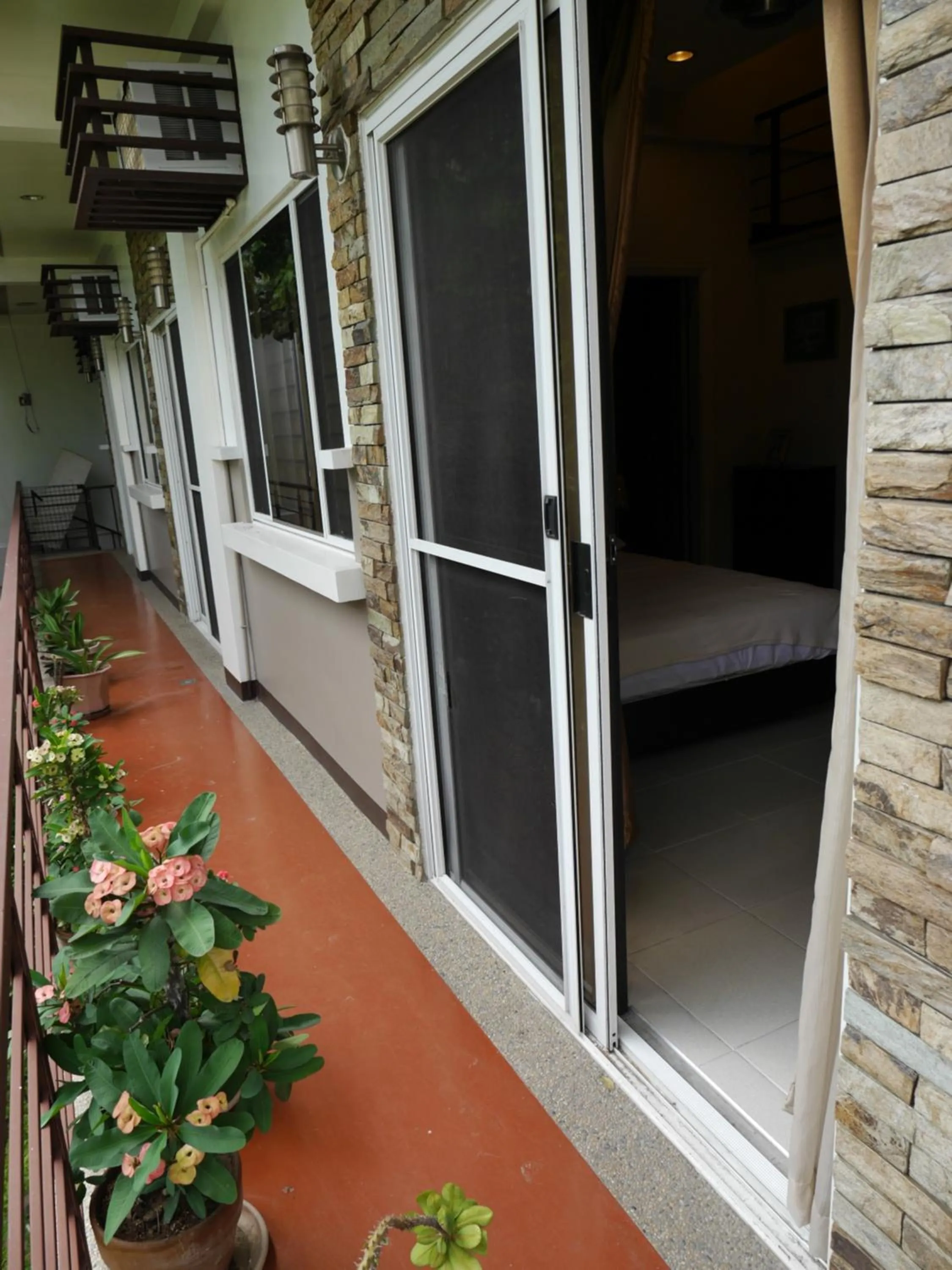 Balcony/Terrace in New Manila Suites