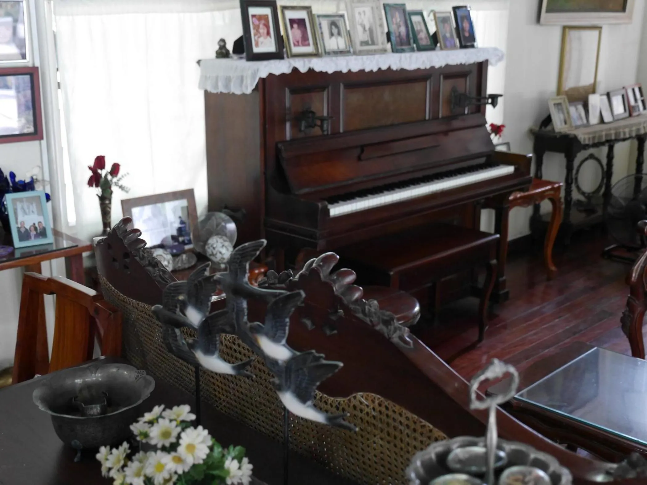 Lounge or bar in New Manila Suites