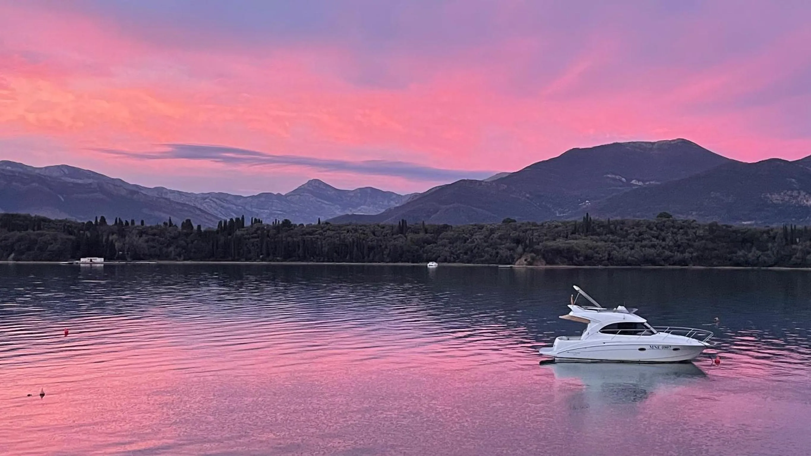 Natural landscape in Apart-hotel Villa Lav