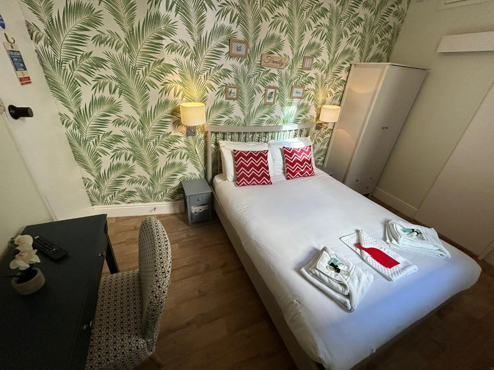 Bedroom, Bed in The Lyndhurst Guest House