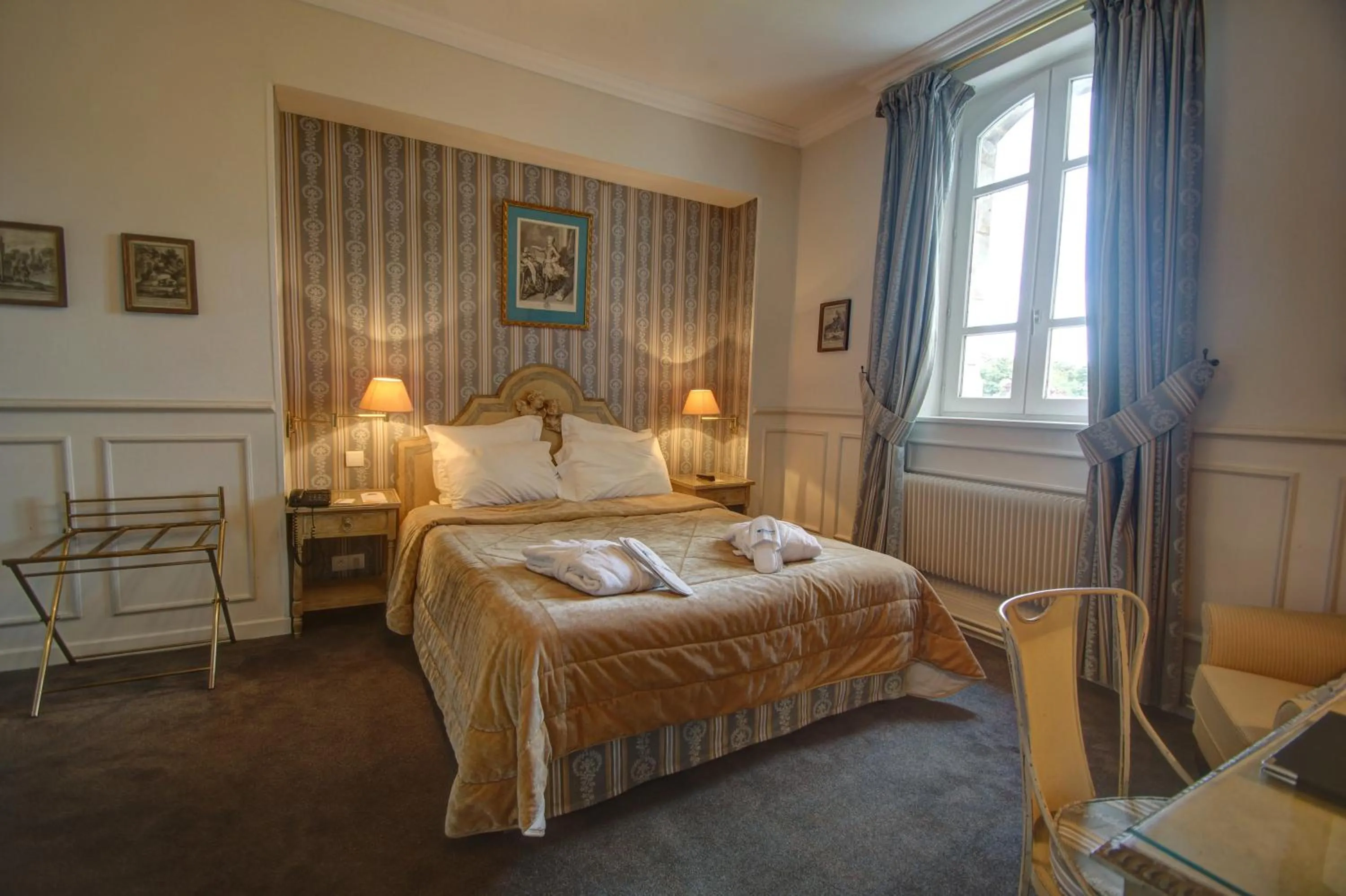 Bedroom, Bed in Hôtel Château Tilques