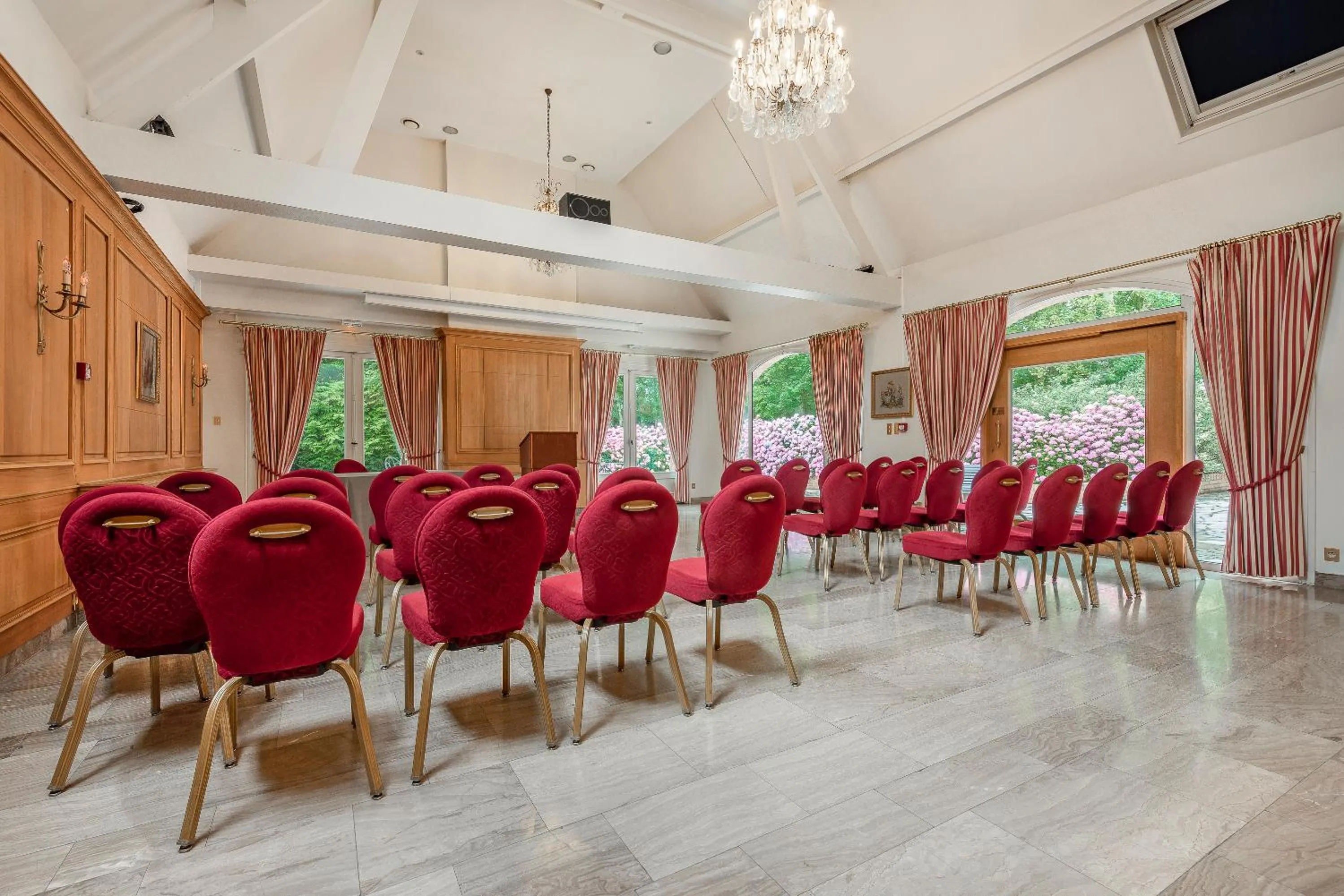 Meeting/conference room in Hôtel Château Tilques