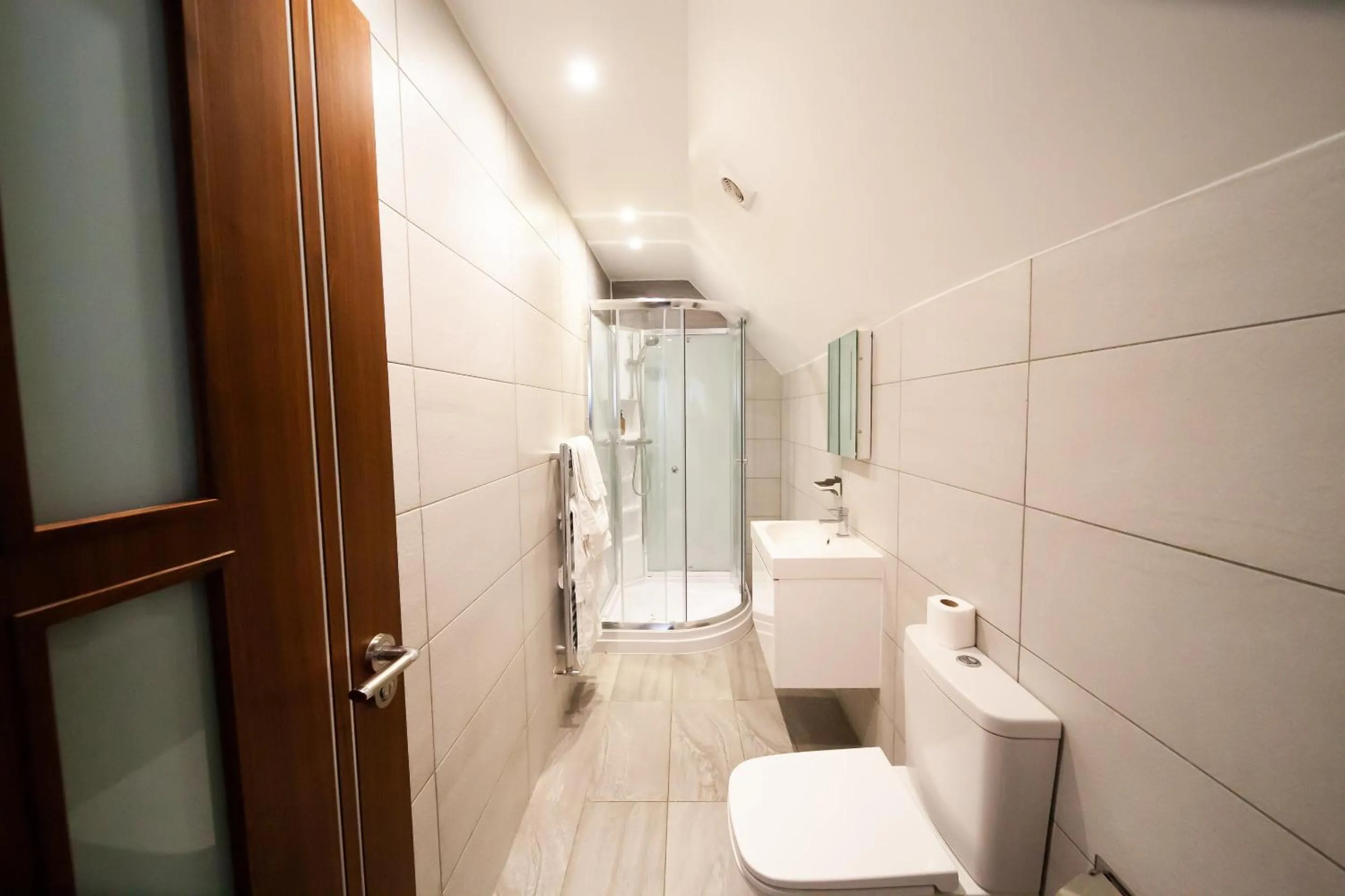 Bathroom in OYO The Arch, Wembly Stadium