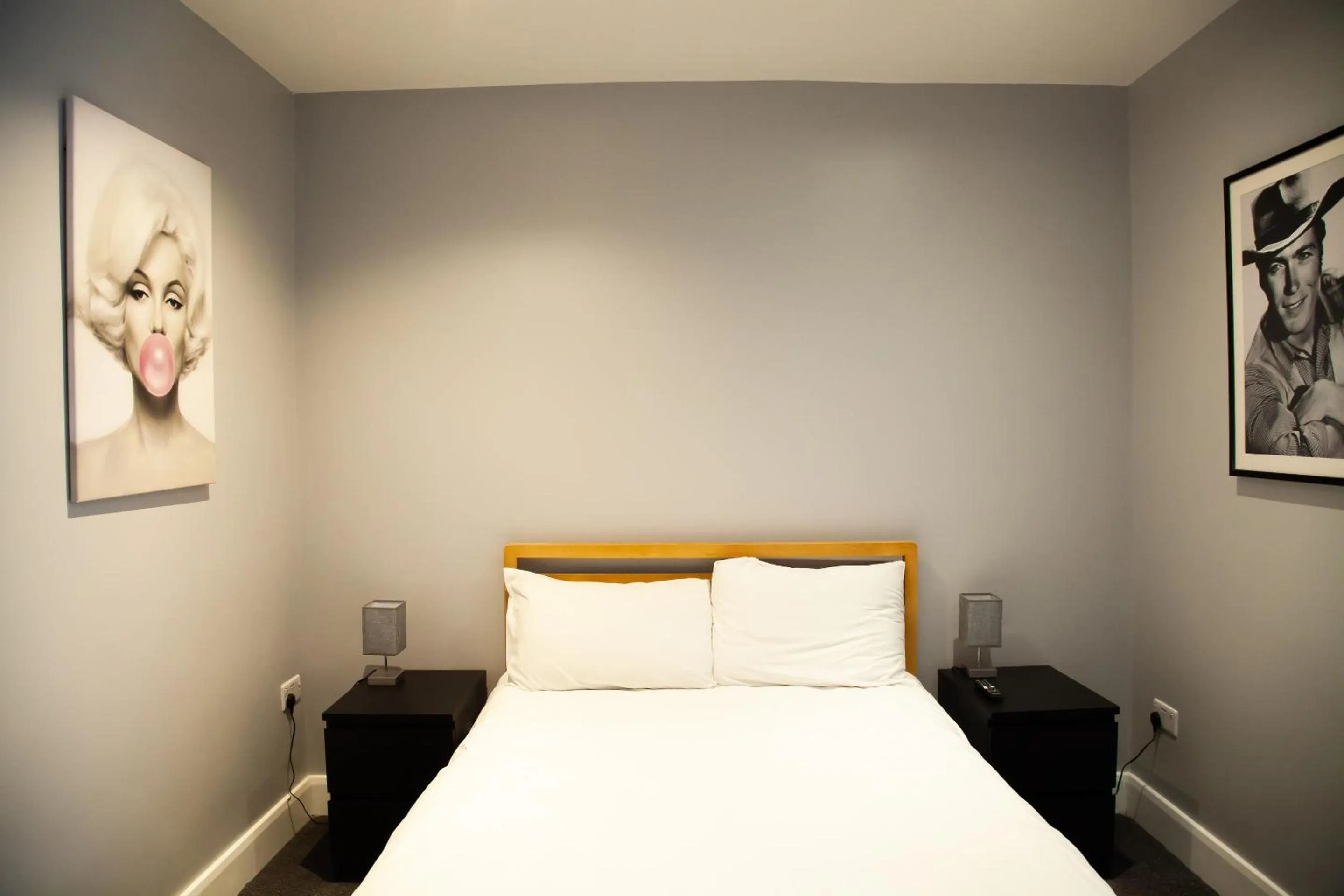 Bedroom, Bed in OYO The Arch, Wembly Stadium