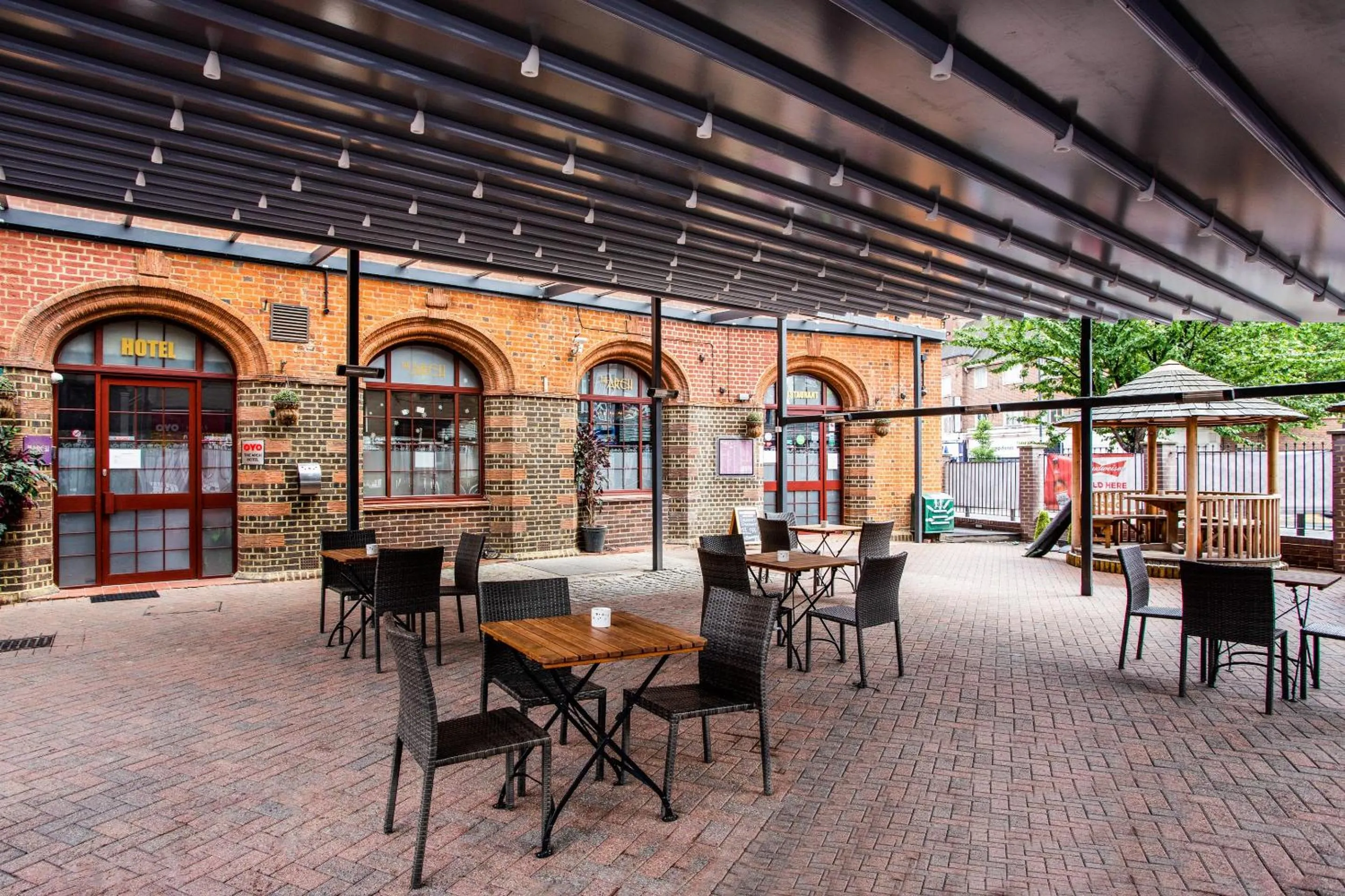 Restaurant/places to eat in OYO The Arch, Wembly Stadium