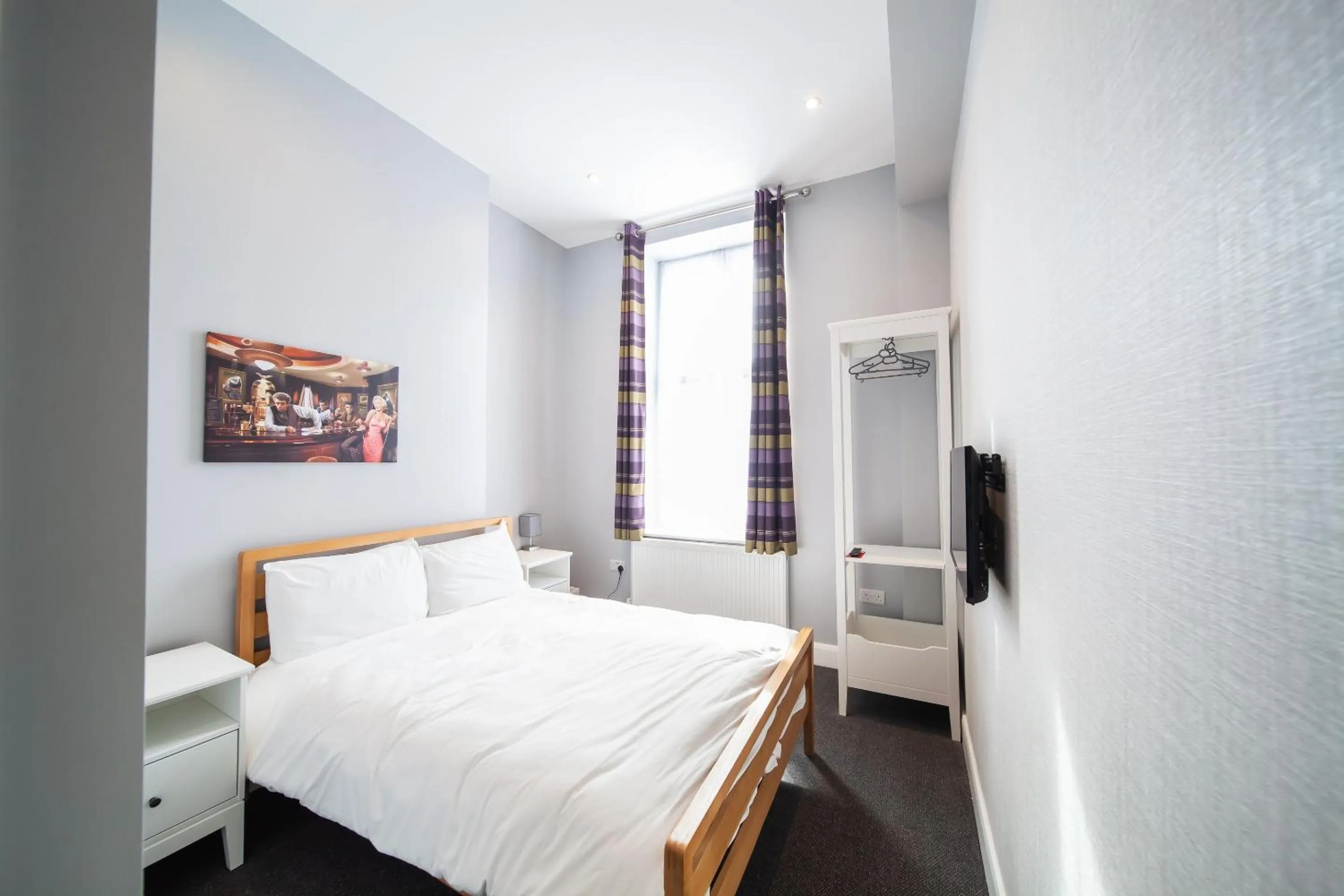 Bedroom, Bed in OYO The Arch, Wembly Stadium