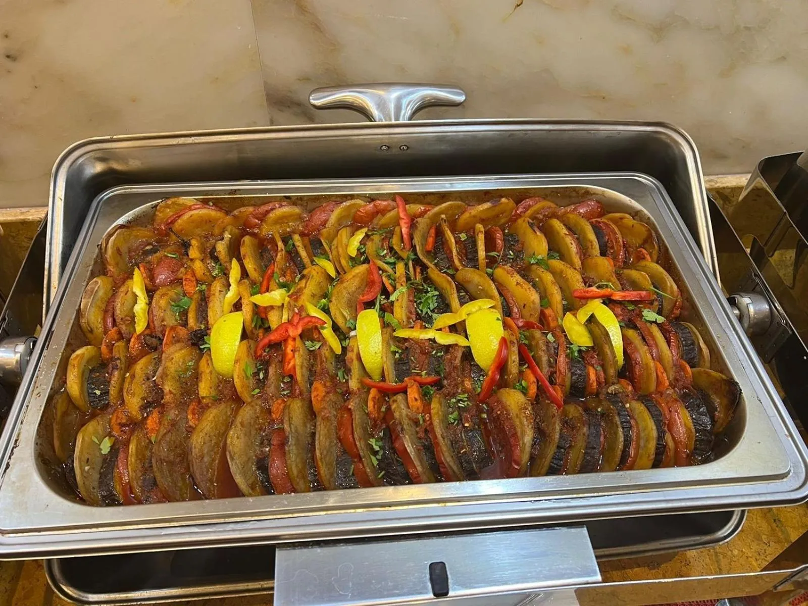 Restaurant/places to eat in Red Castle Hotel