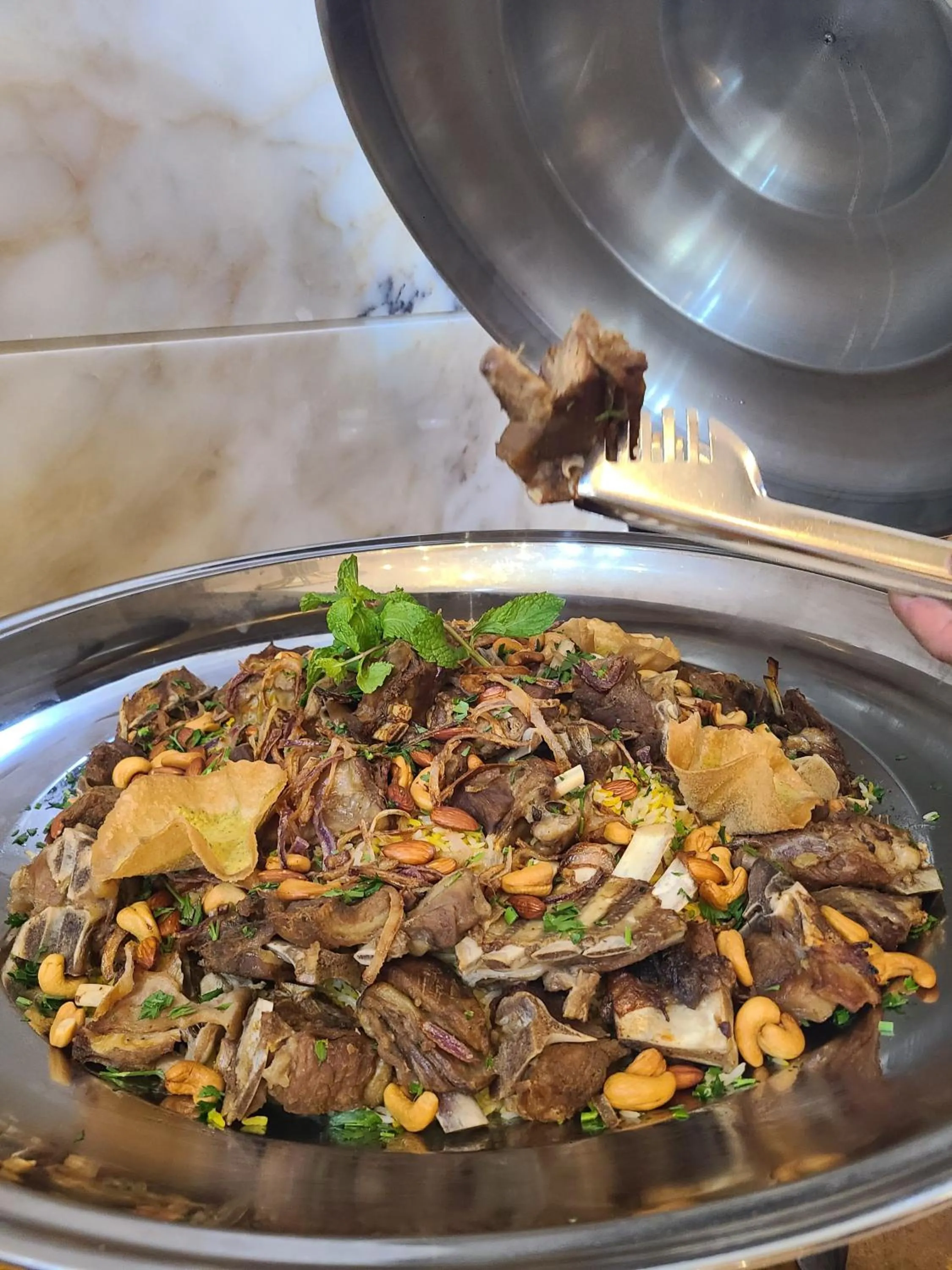 Restaurant/places to eat in Red Castle Hotel