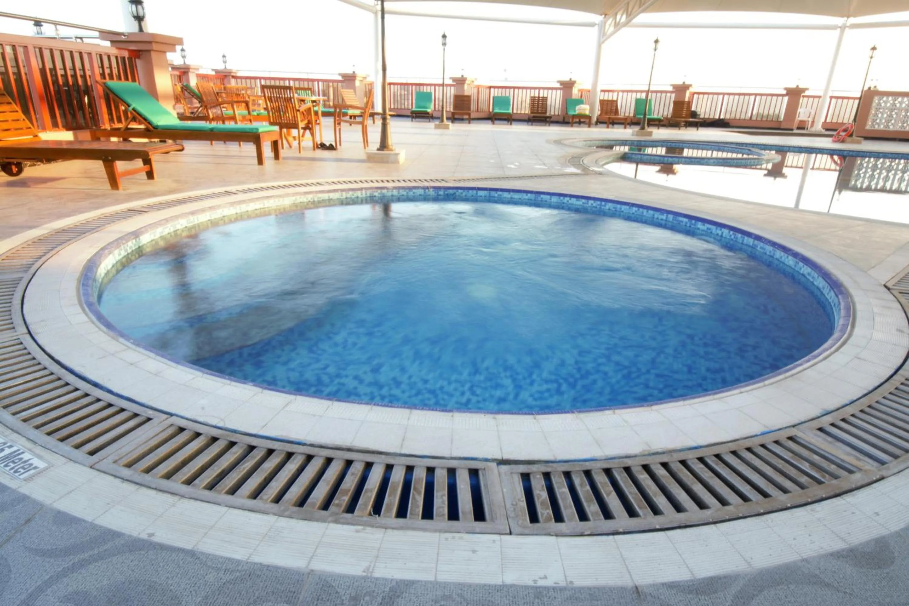 Swimming pool in Red Castle Hotel