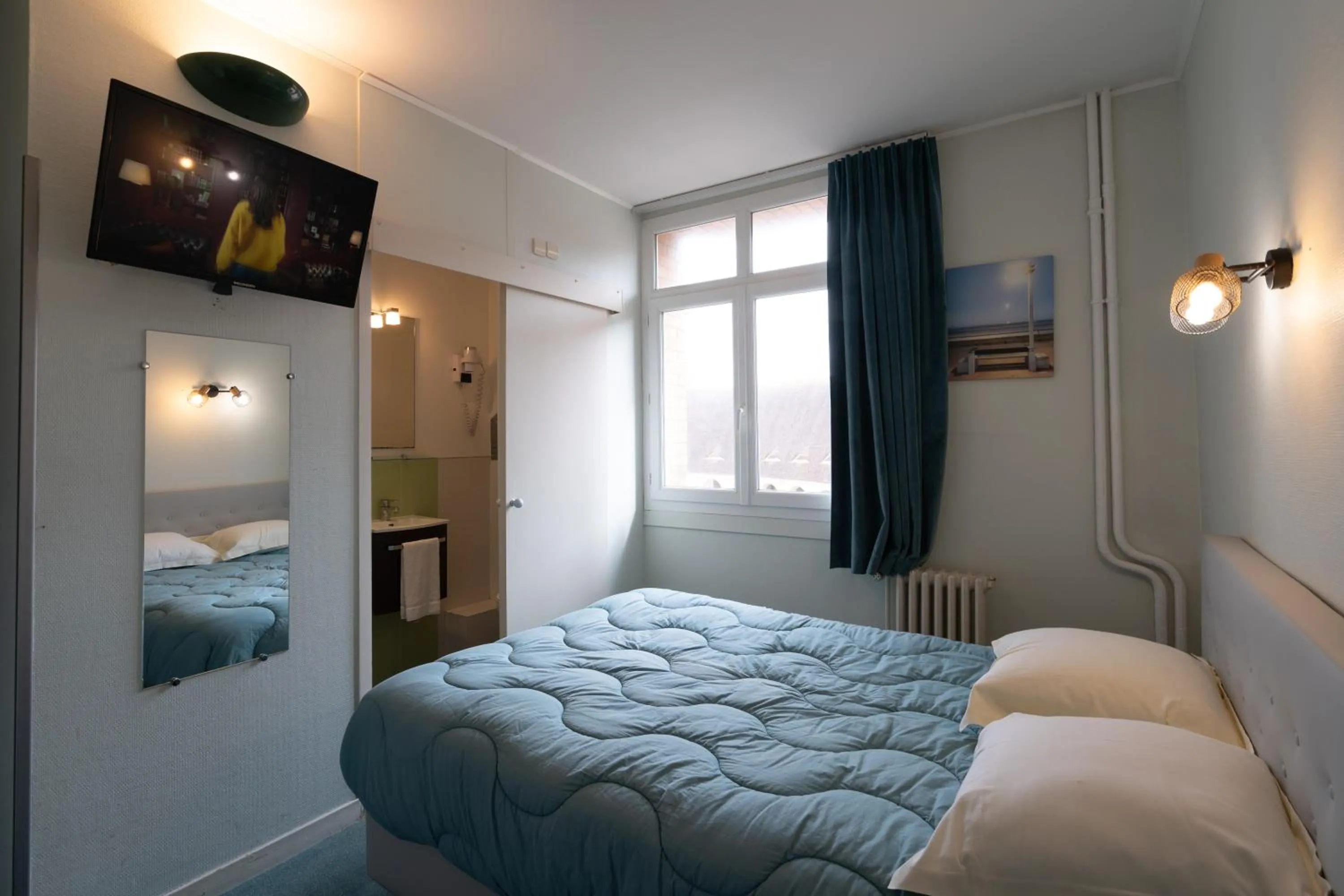 Bed in Hôtel Le Caddy