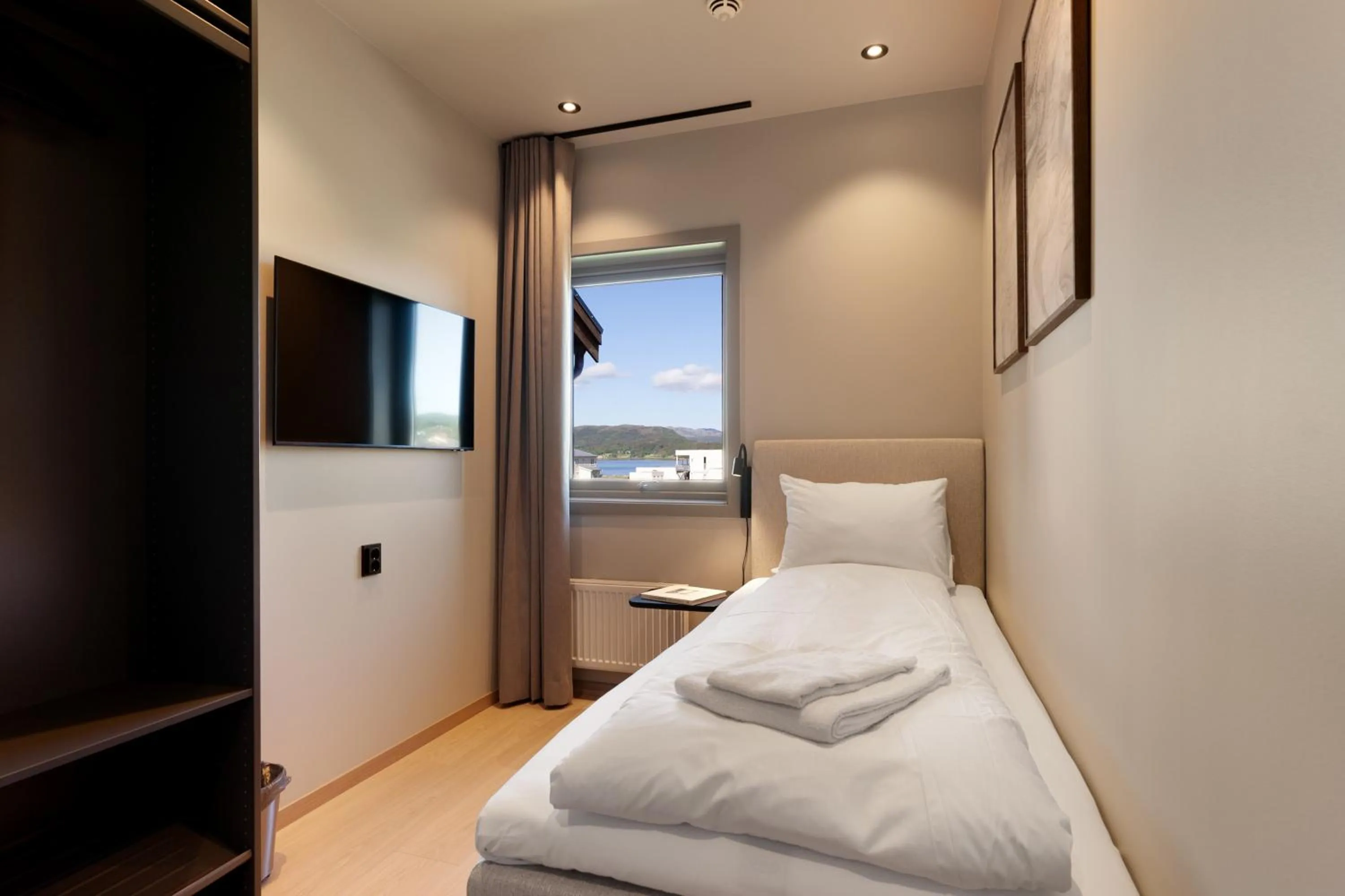 Photo of the whole room, Bed in Bjugn Hotell