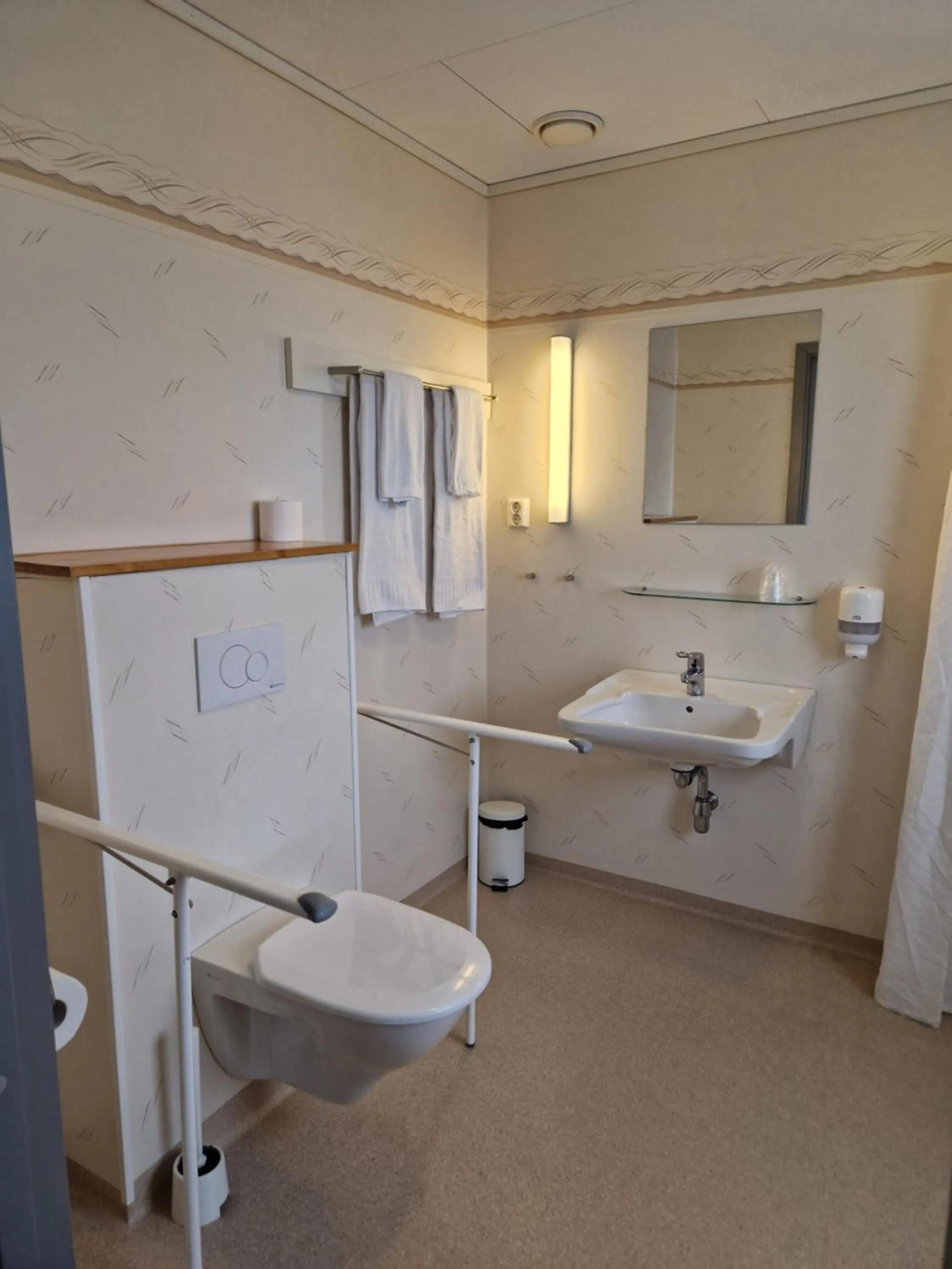 Bathroom in Bjugn Hotell