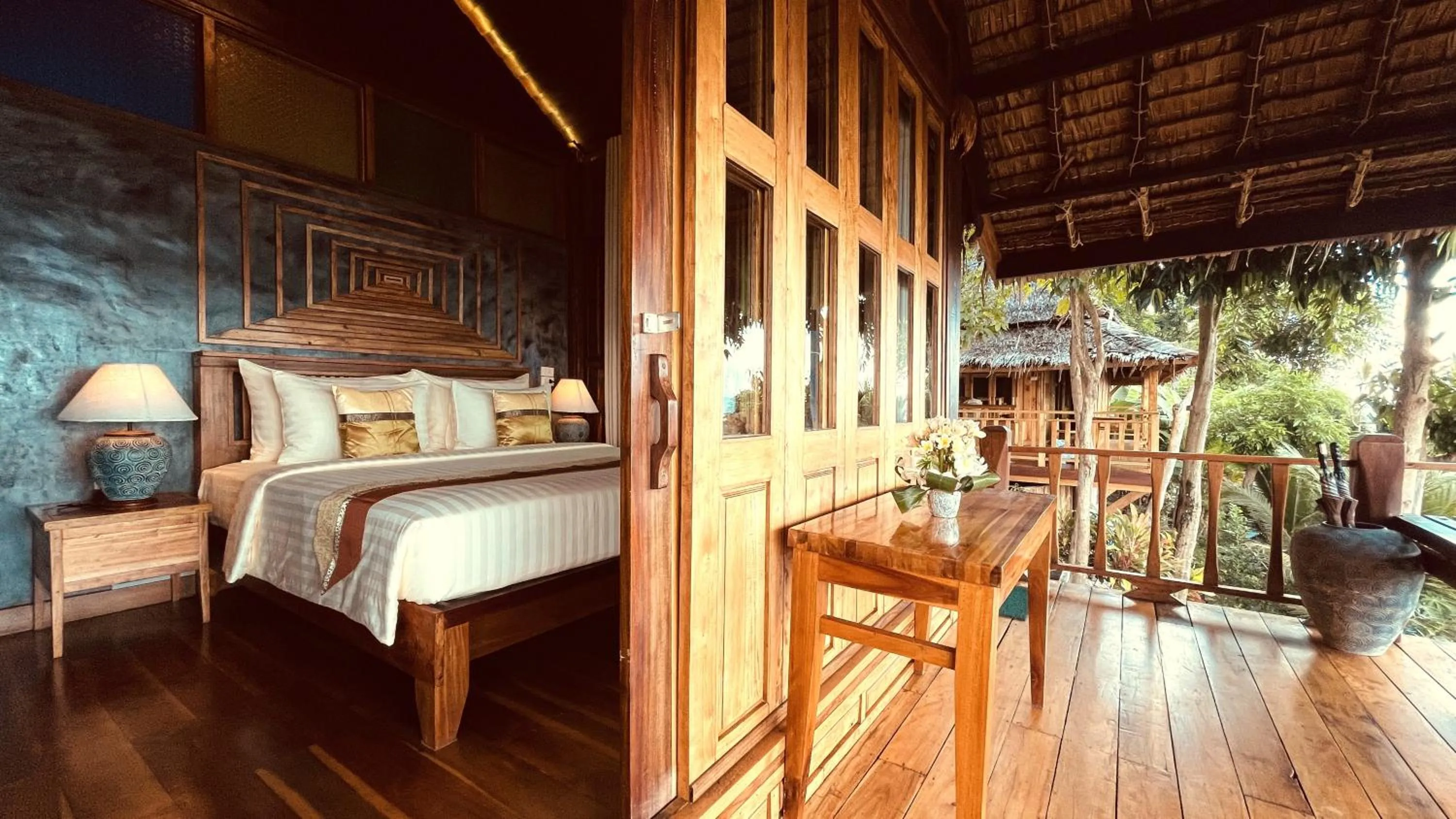 Photo of the whole room, Bed in Phi Phi Phu Chalet Resort