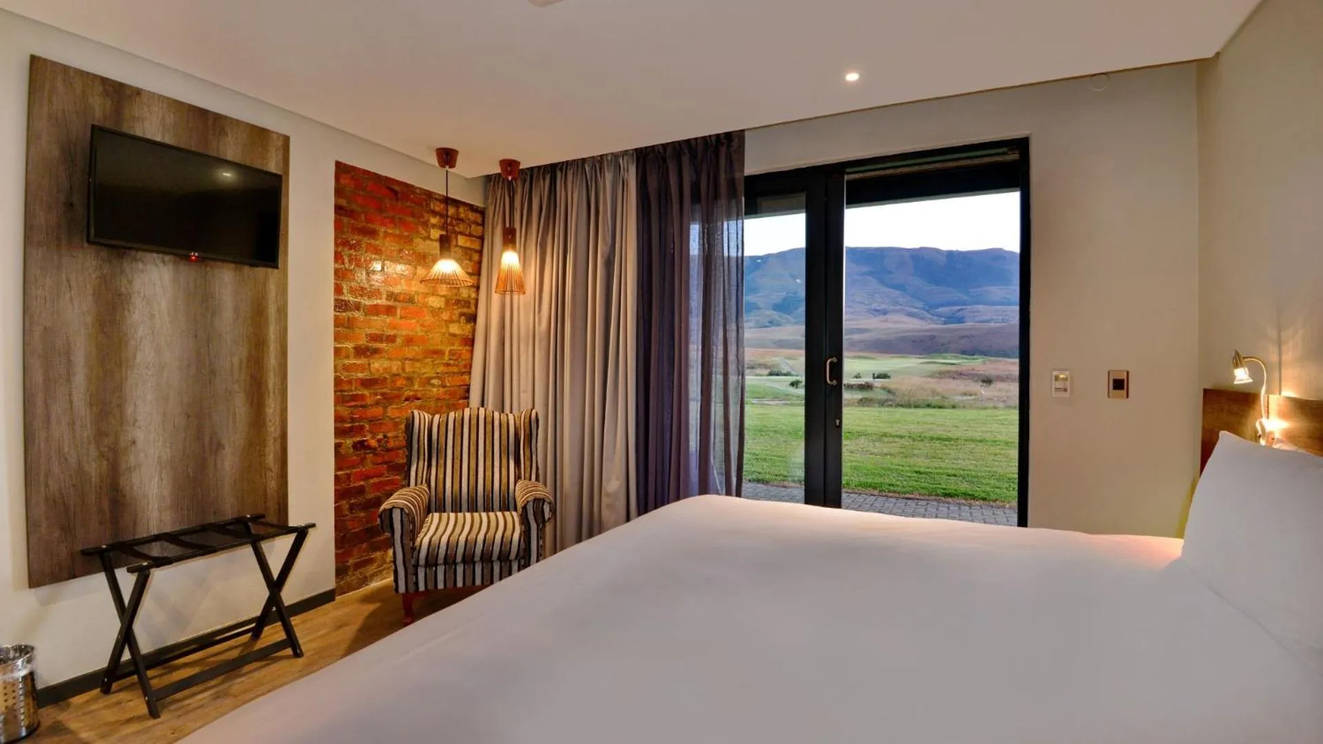 Communal lounge/ TV room, Bed in ANEW Resort Vulintaba Newcastle