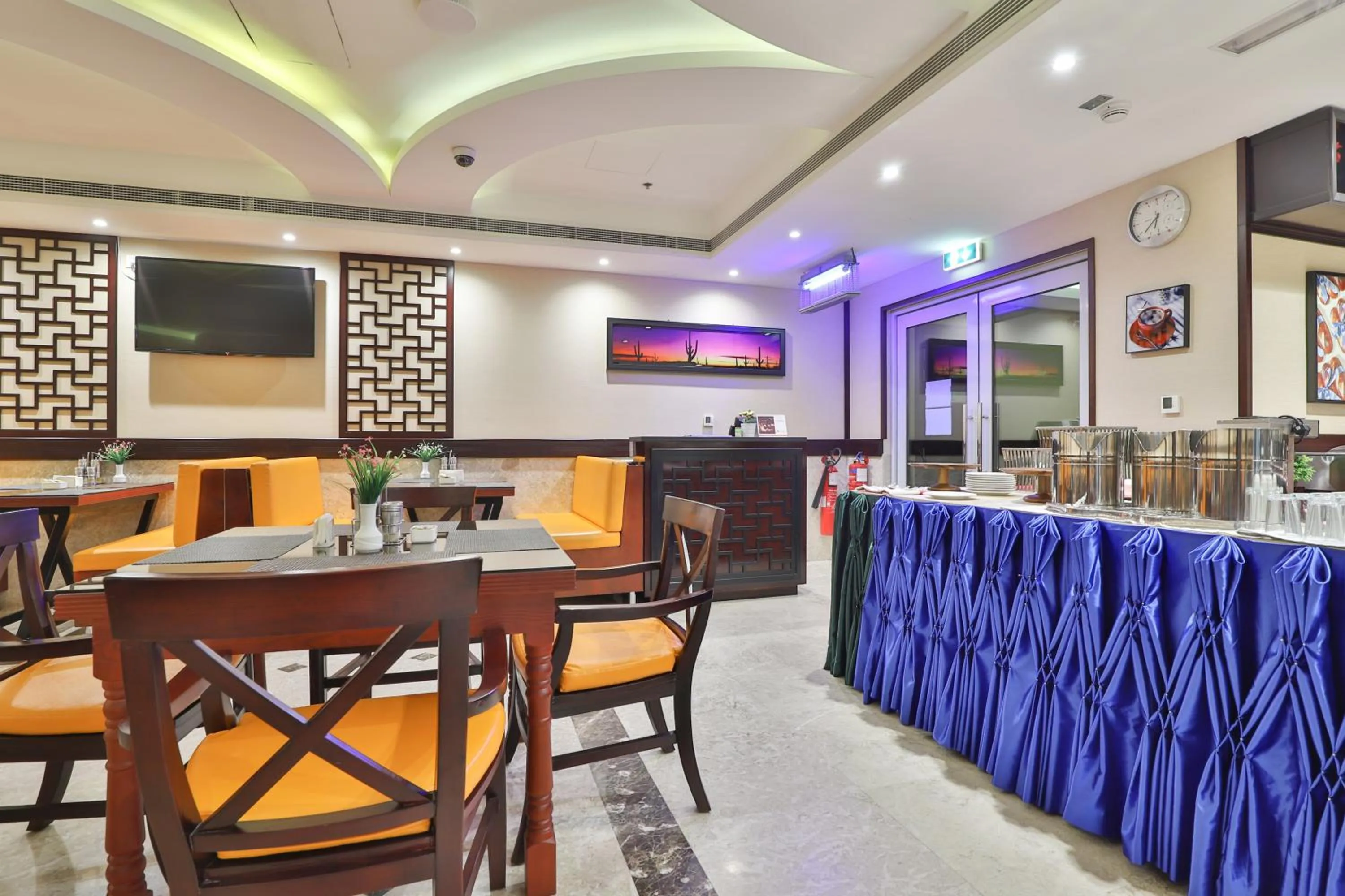 Restaurant/places to eat in Telal Hotel Apartments