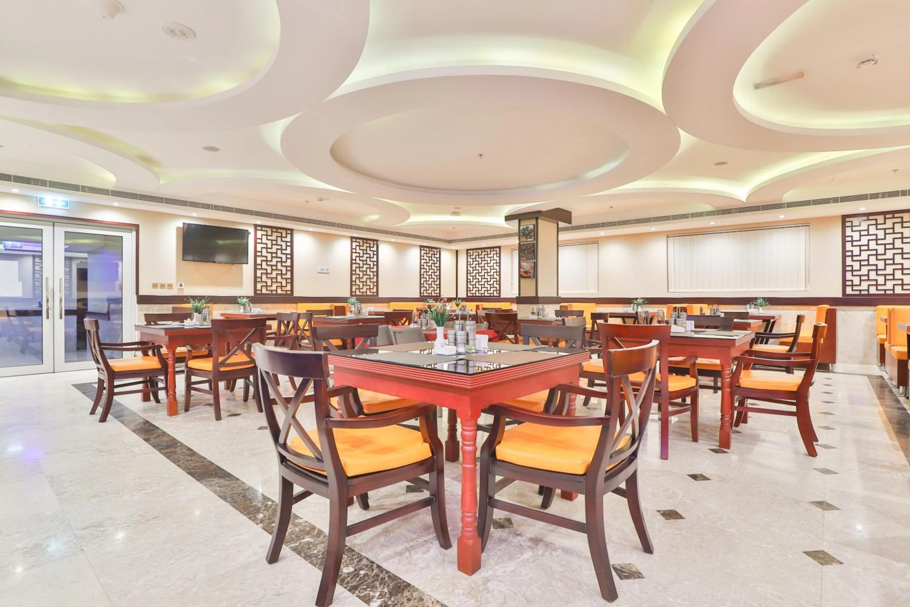 Restaurant/places to eat in Telal Hotel Apartments