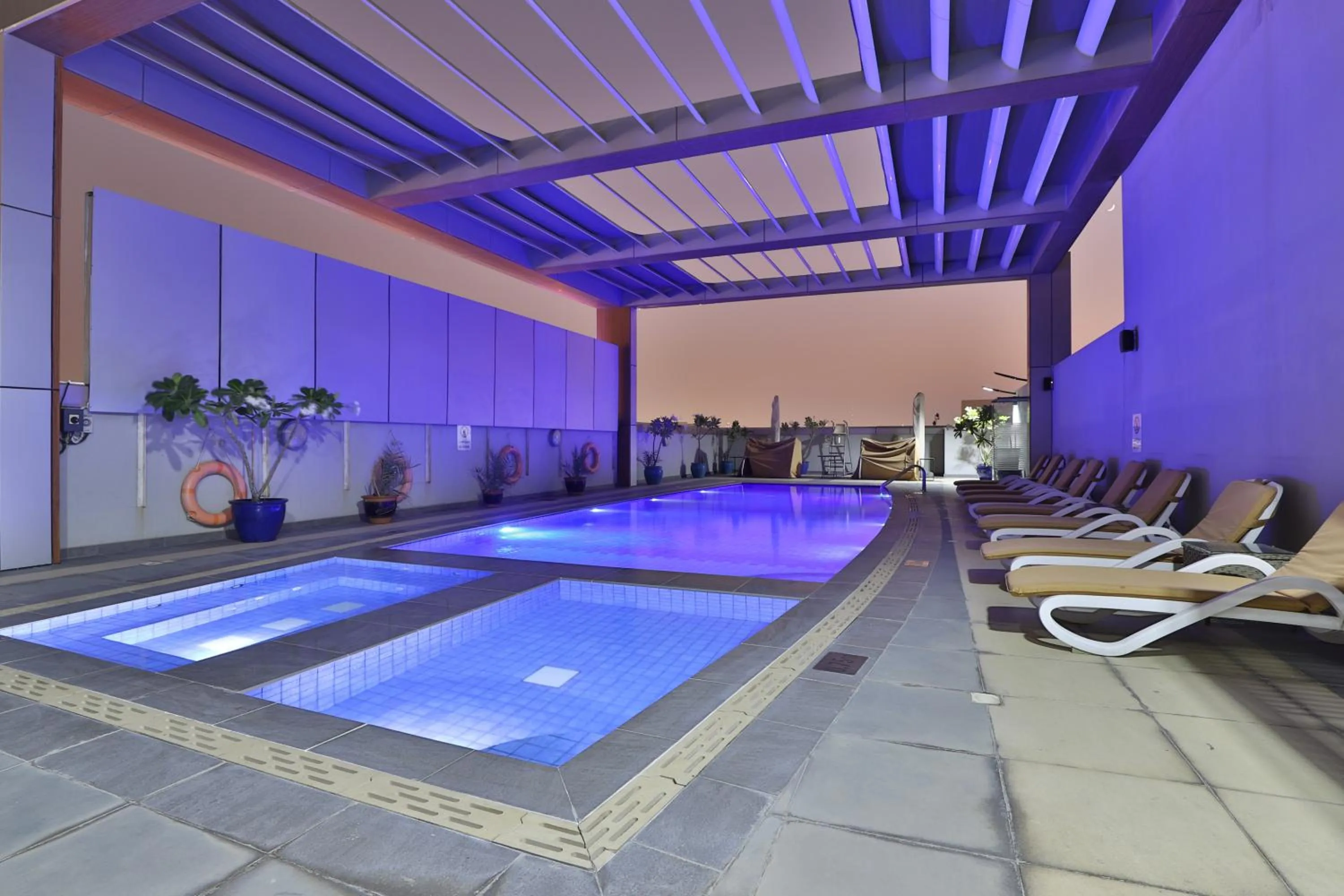 Swimming pool in Telal Hotel Apartments