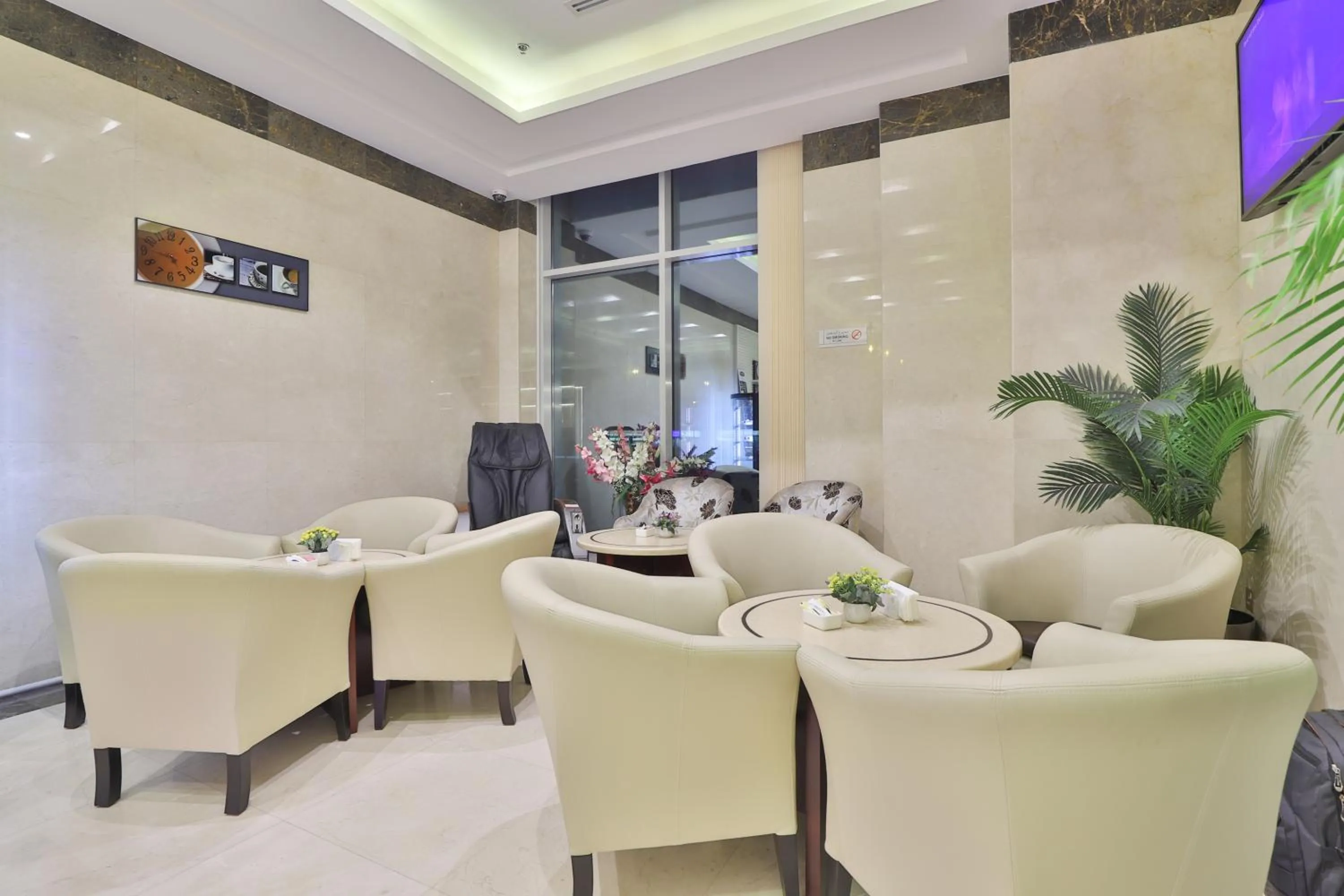 Restaurant/places to eat in Telal Hotel Apartments