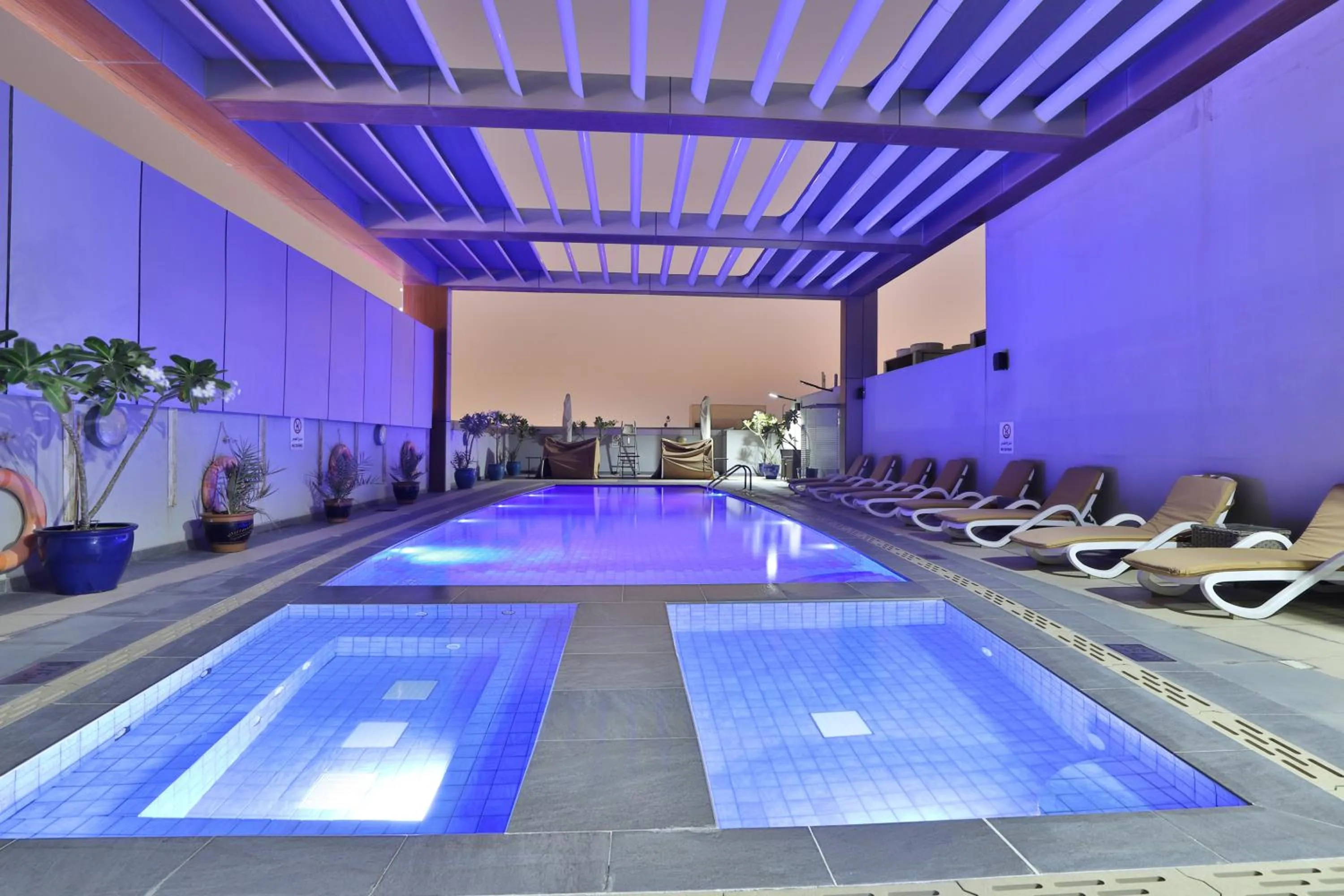 Swimming pool in Telal Hotel Apartments